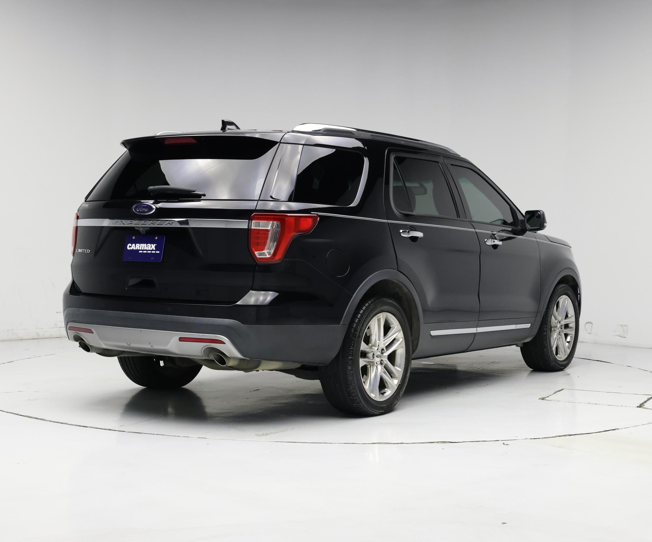 Thumbnail: 2017 Ford Explorer - 8