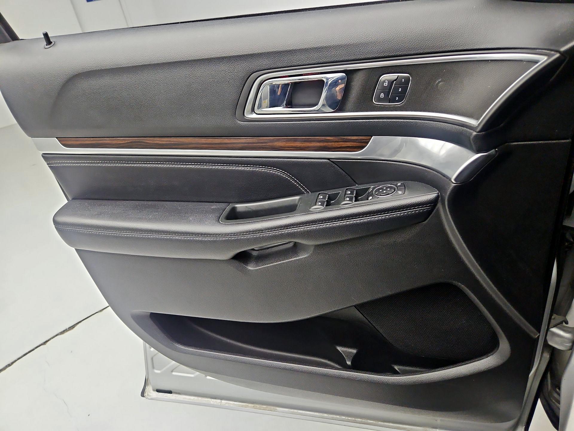 Thumbnail: 2017 Ford Explorer - 12