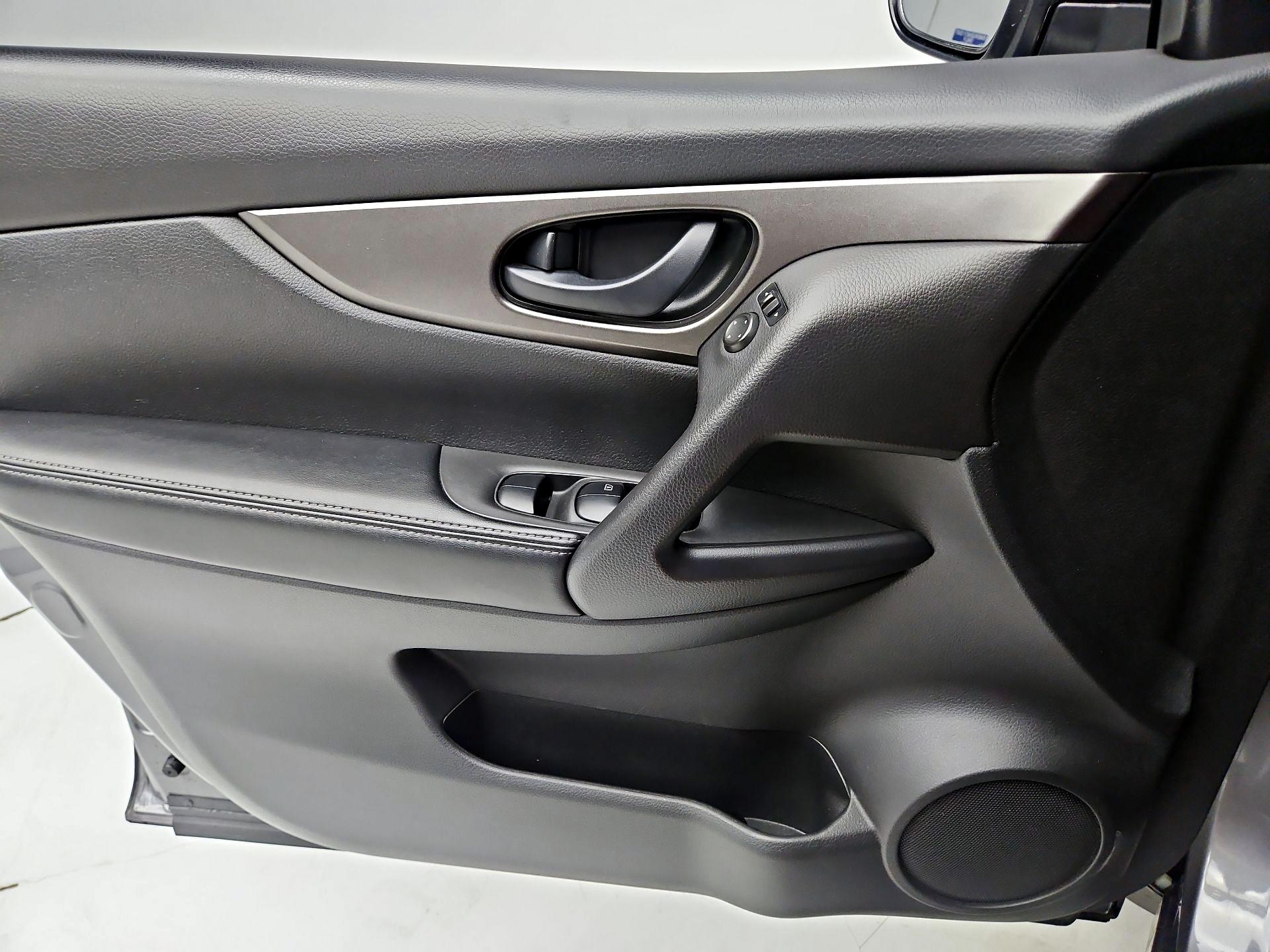 Thumbnail: 2019 Nissan Rogue Sport - 12