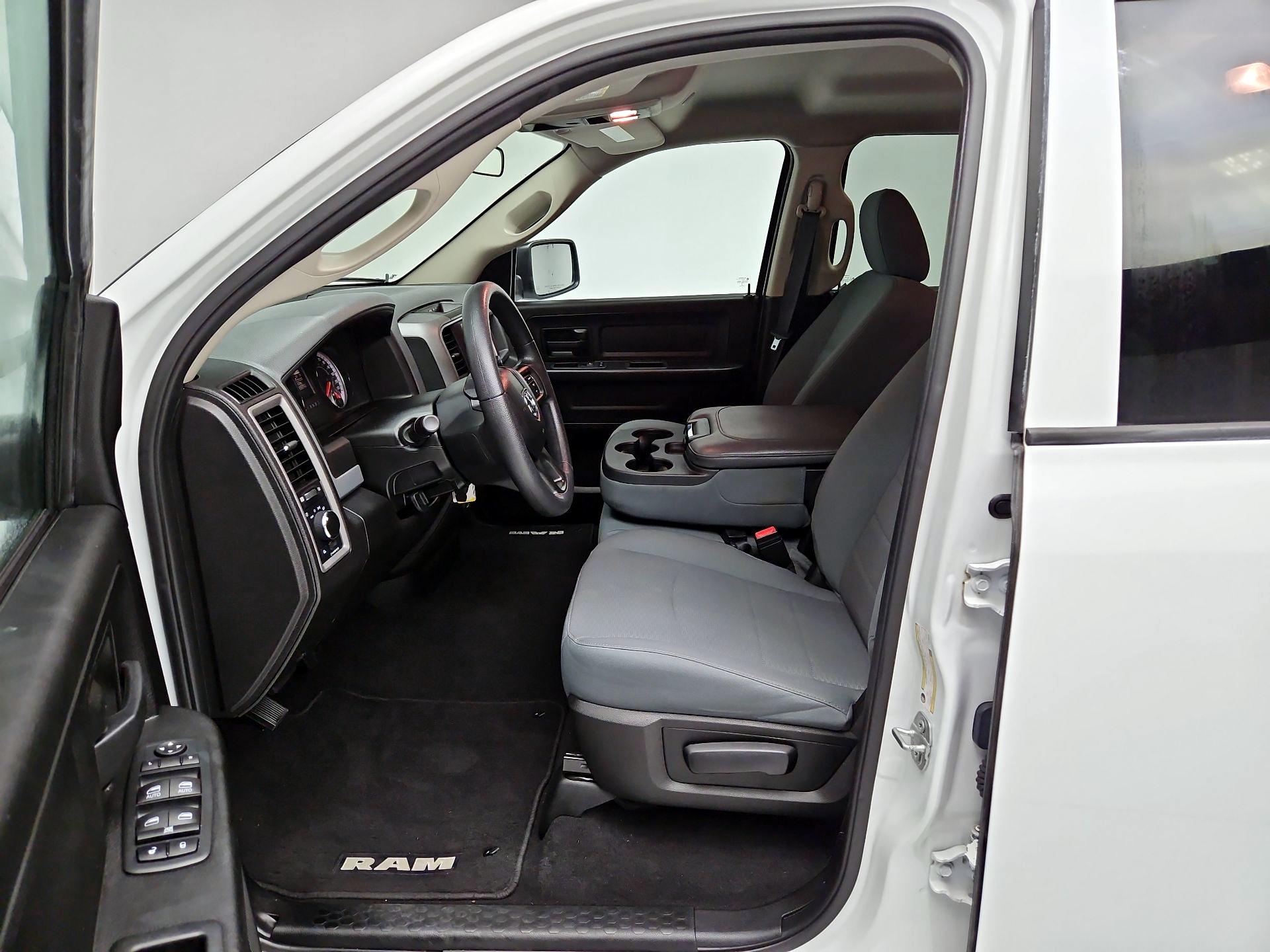 Thumbnail: 2020 RAM 1500 Classic - 11