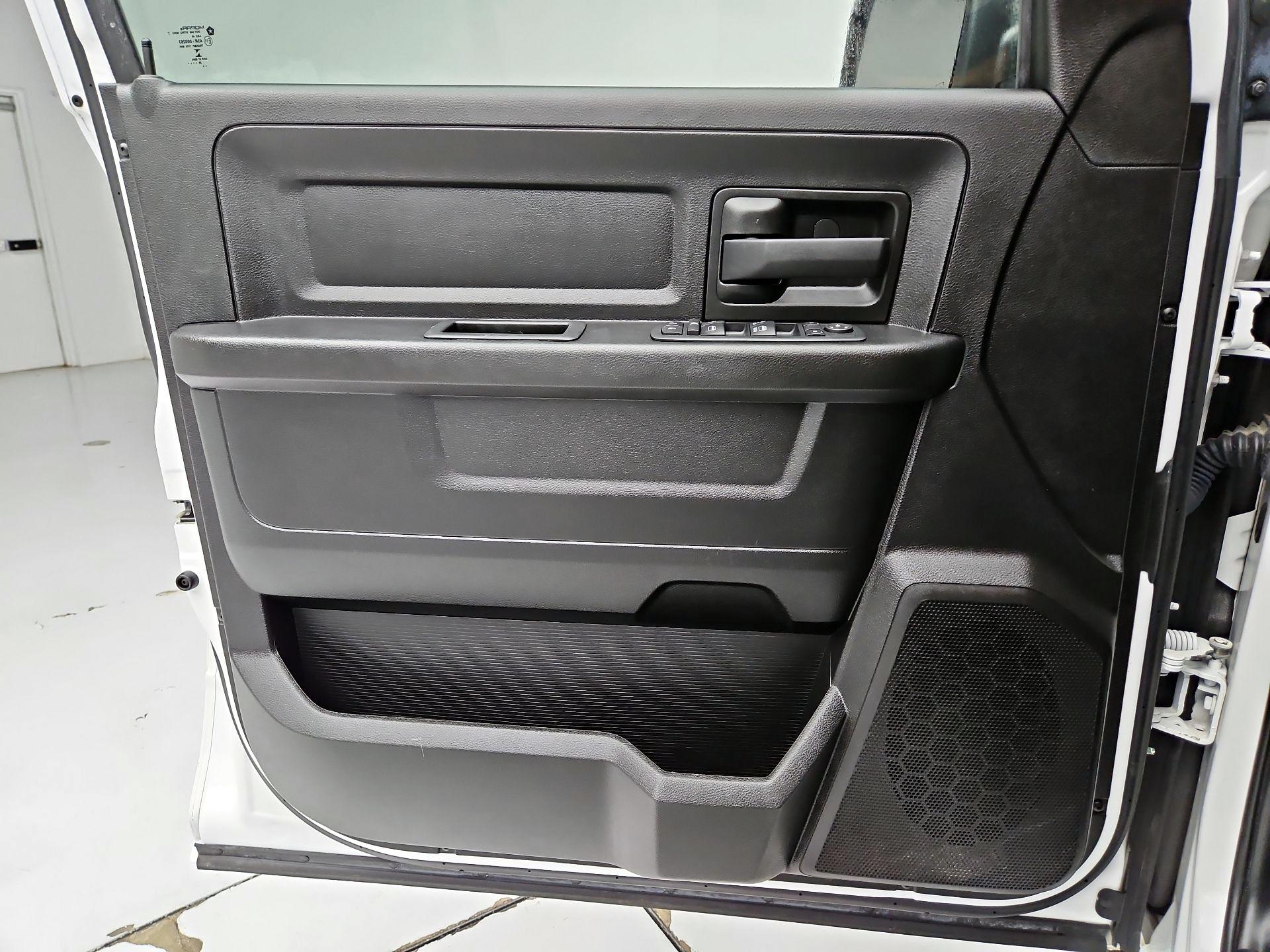 Thumbnail: 2020 RAM 1500 Classic - 12