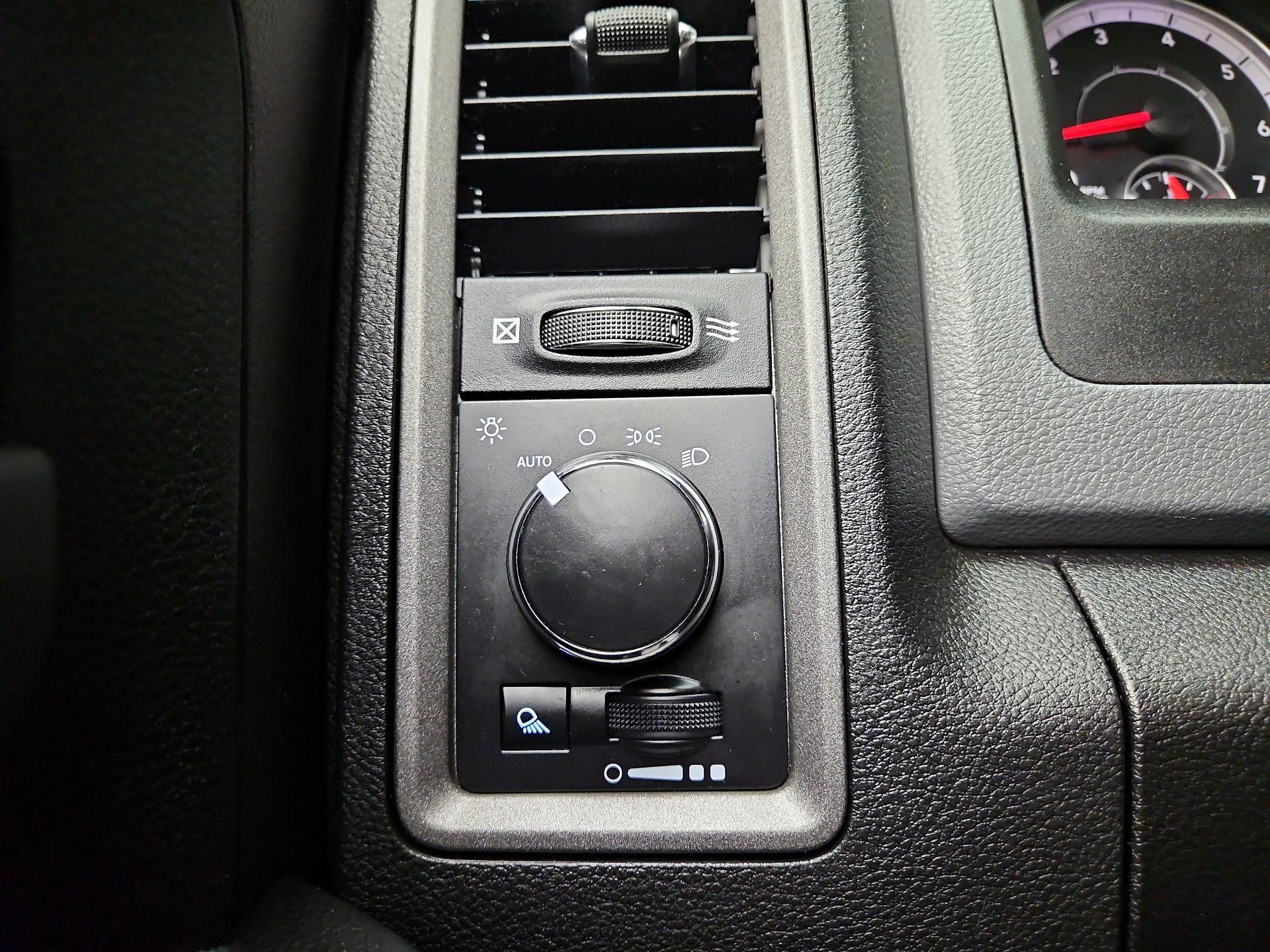 Thumbnail: 2020 RAM 1500 Classic - 13