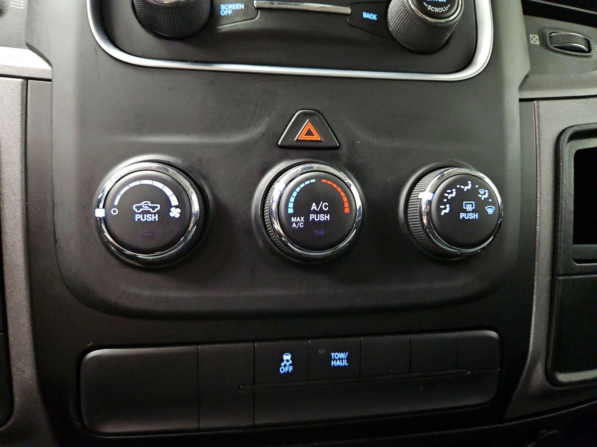 Thumbnail: 2020 RAM 1500 Classic - 16