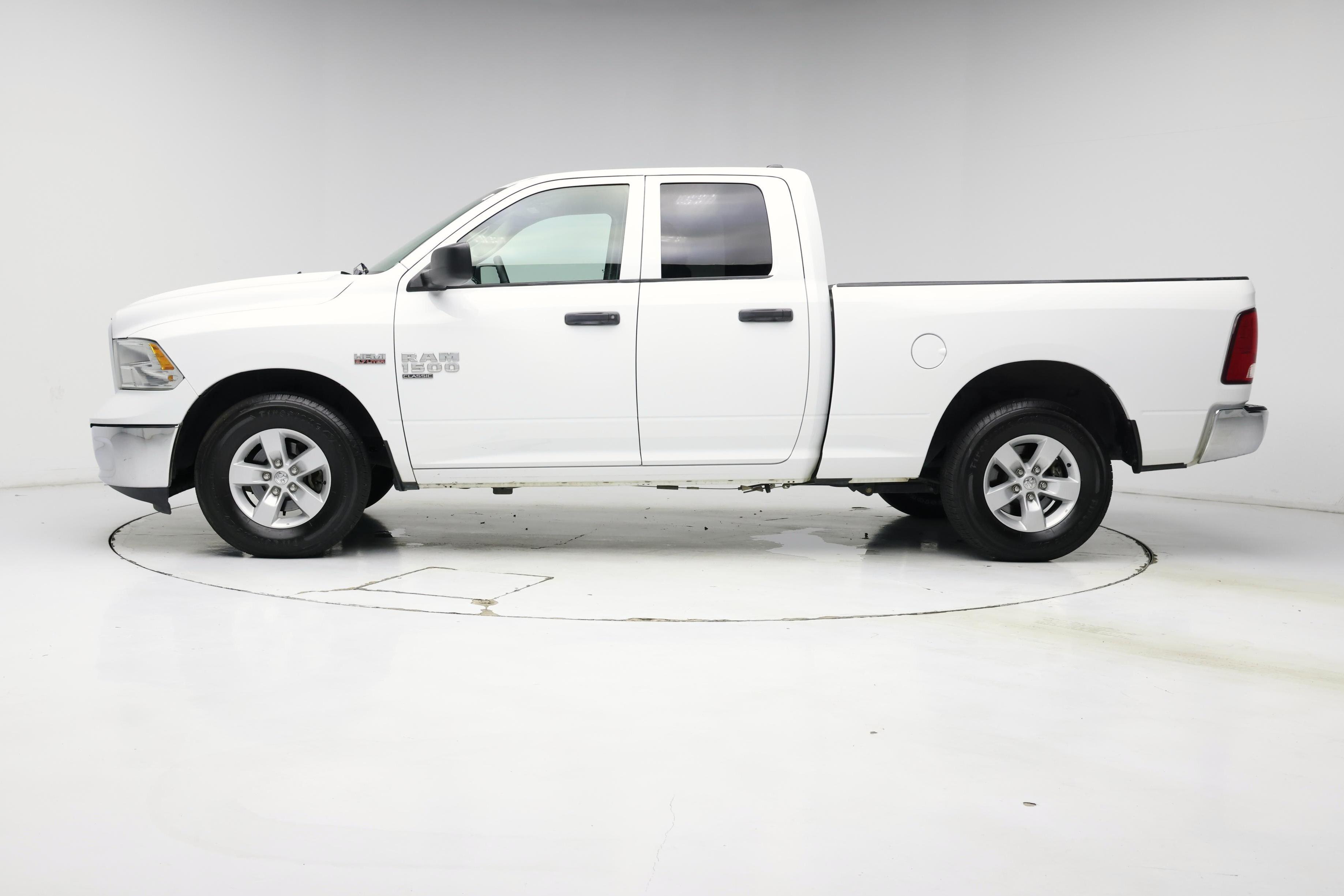 Thumbnail: 2020 RAM 1500 Classic - 3