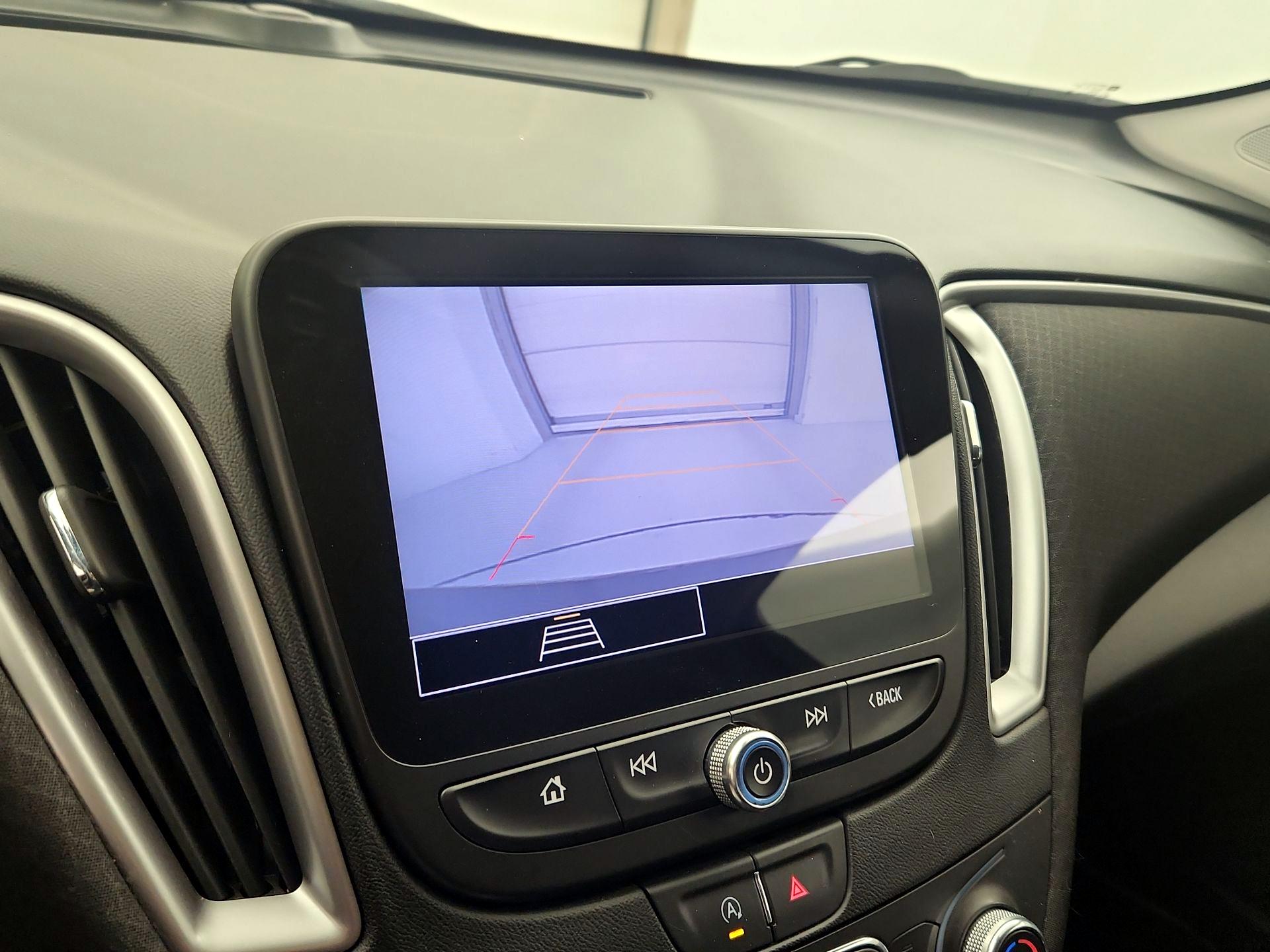 Thumbnail: 2021 Chevrolet Malibu - 14