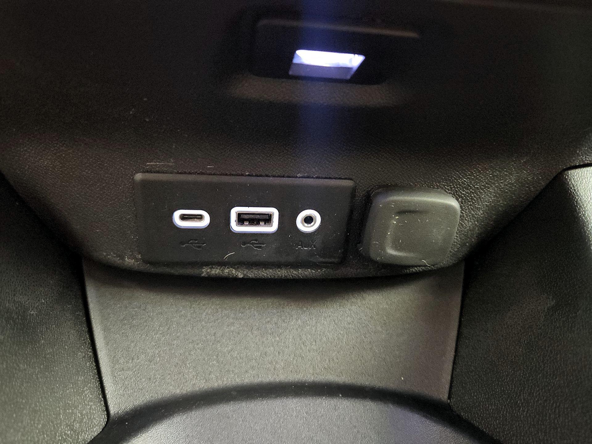 Thumbnail: 2021 Chevrolet Malibu - 18