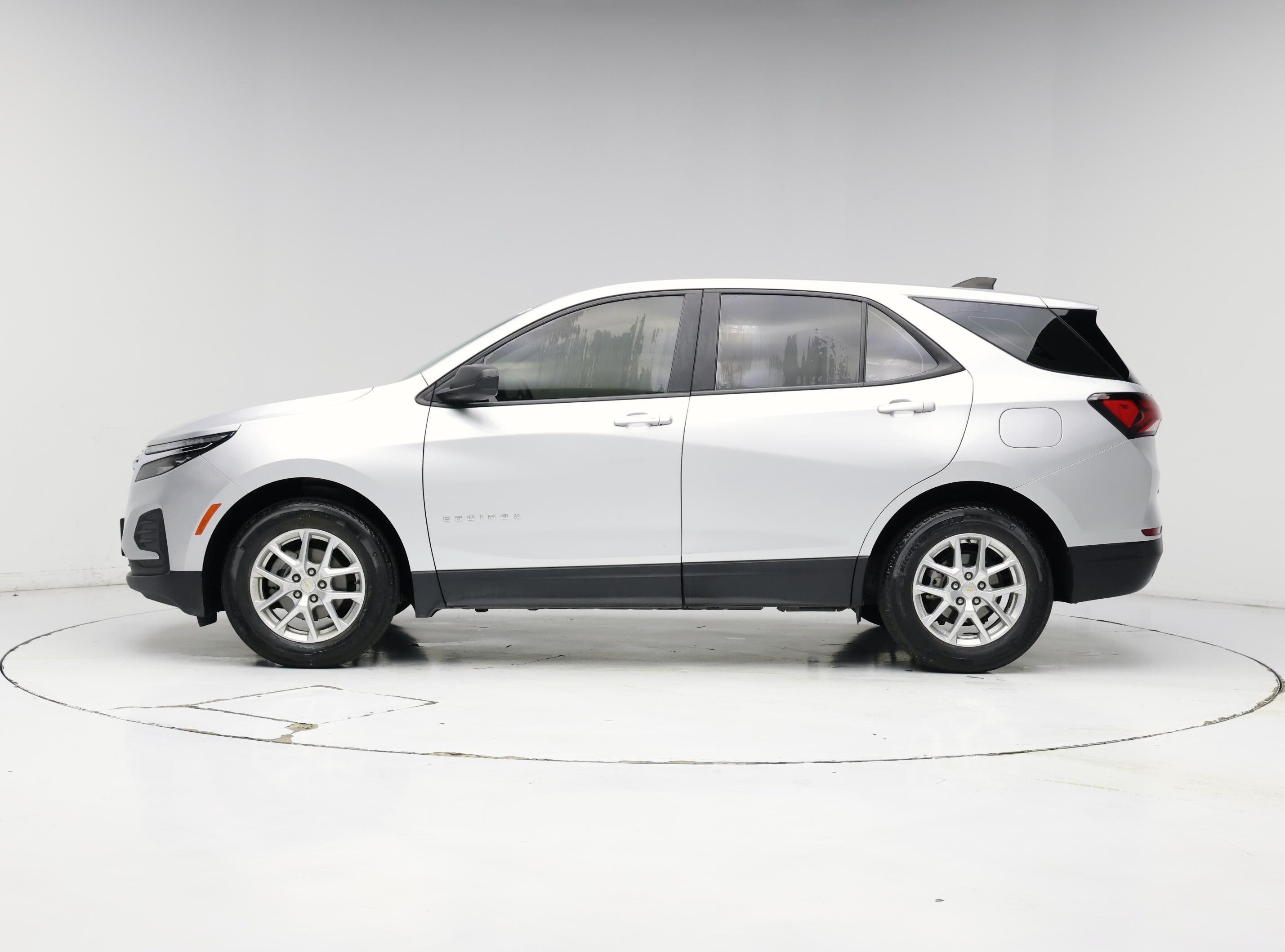 Thumbnail: 2022 Chevrolet Equinox - 3