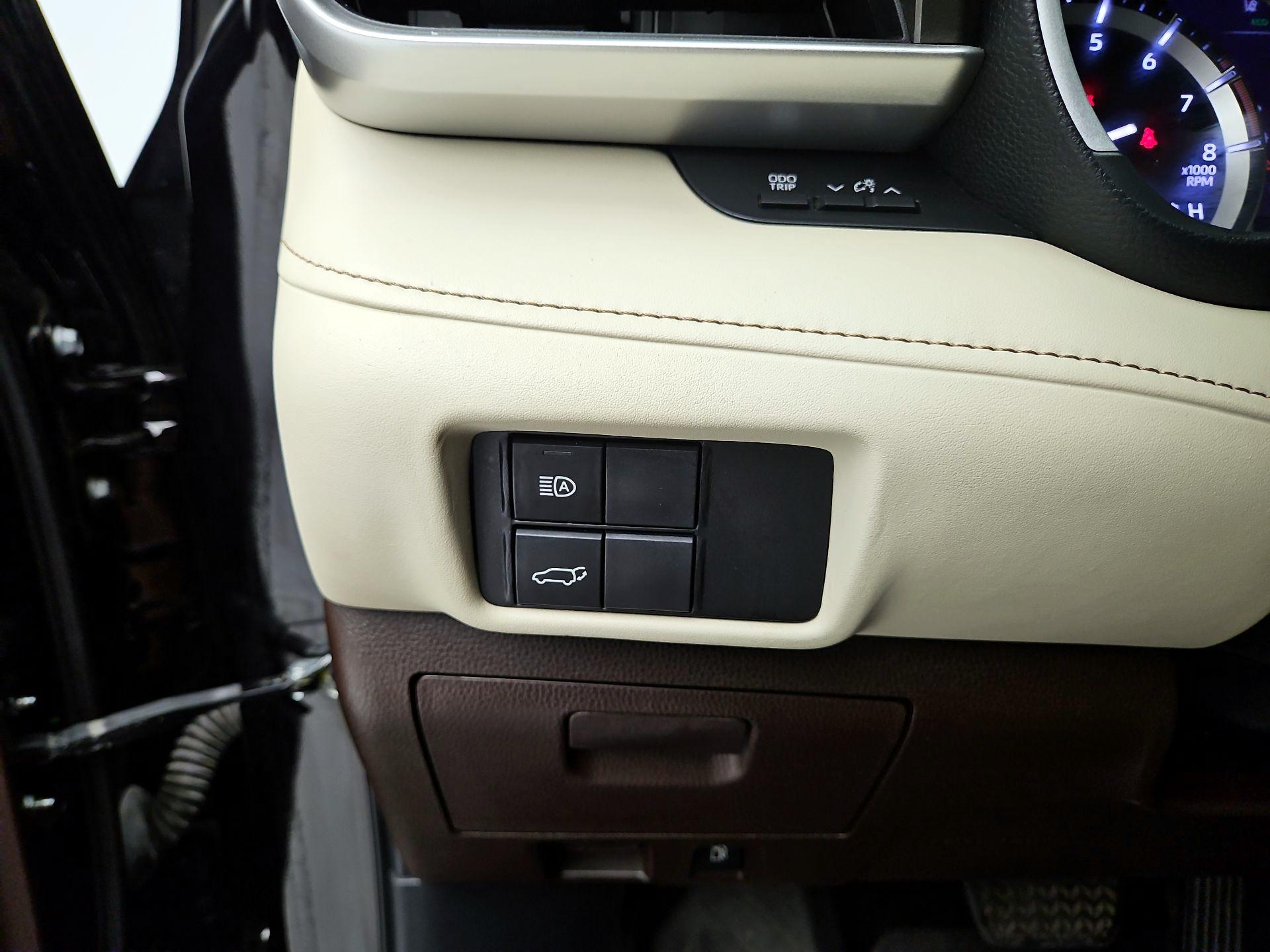 Thumbnail: 2022 Toyota Highlander - 13