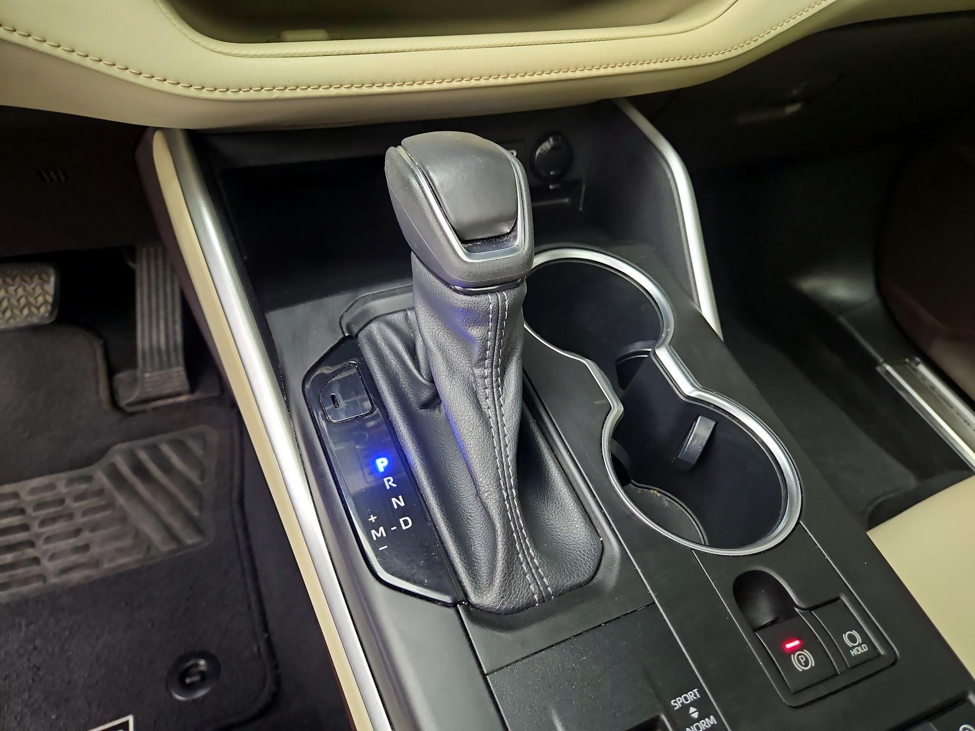 Thumbnail: 2022 Toyota Highlander - 17