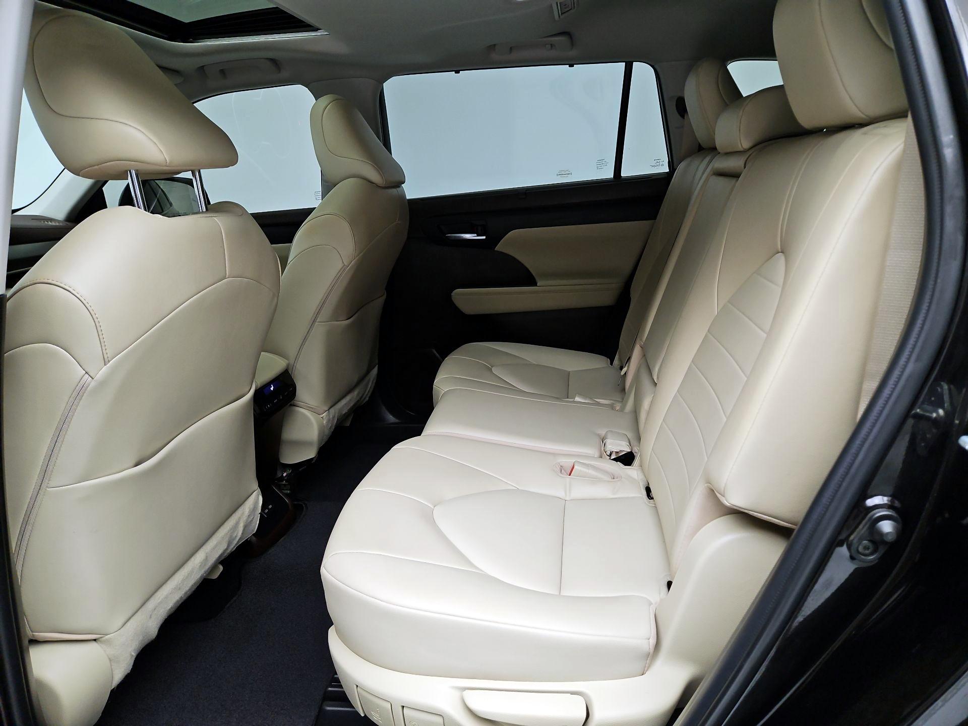 Thumbnail: 2022 Toyota Highlander - 20