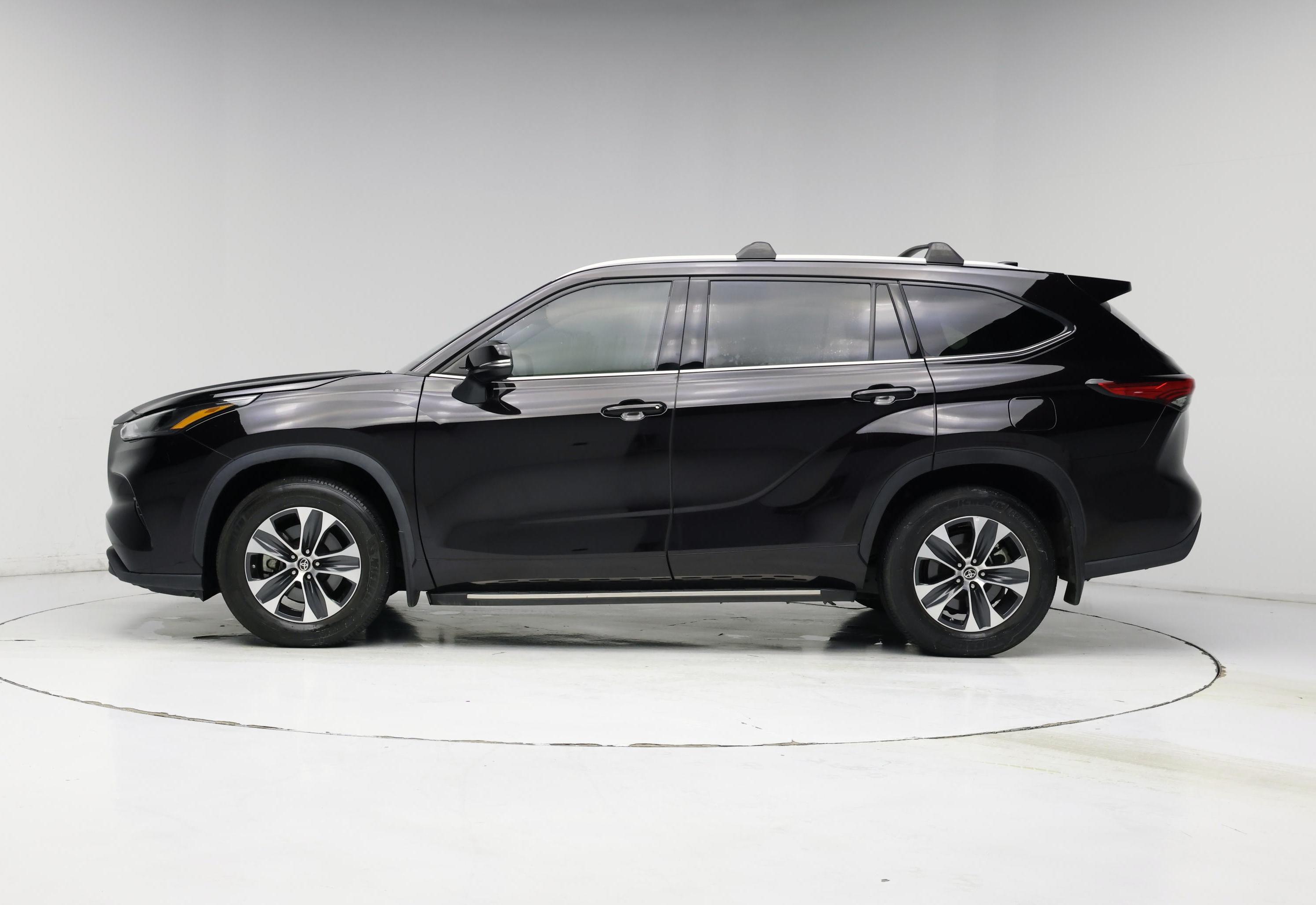 Thumbnail: 2022 Toyota Highlander - 3