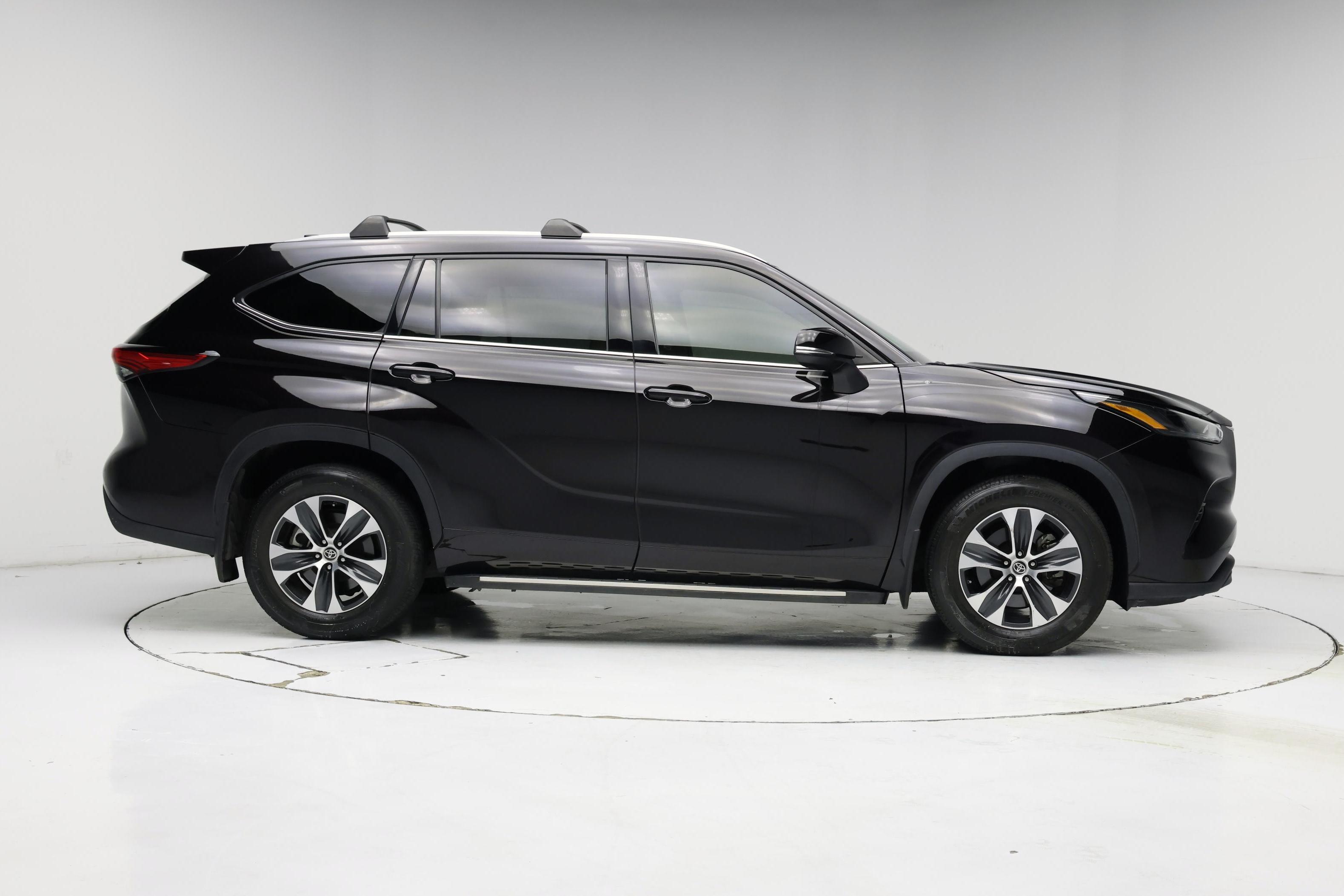 Thumbnail: 2022 Toyota Highlander - 7