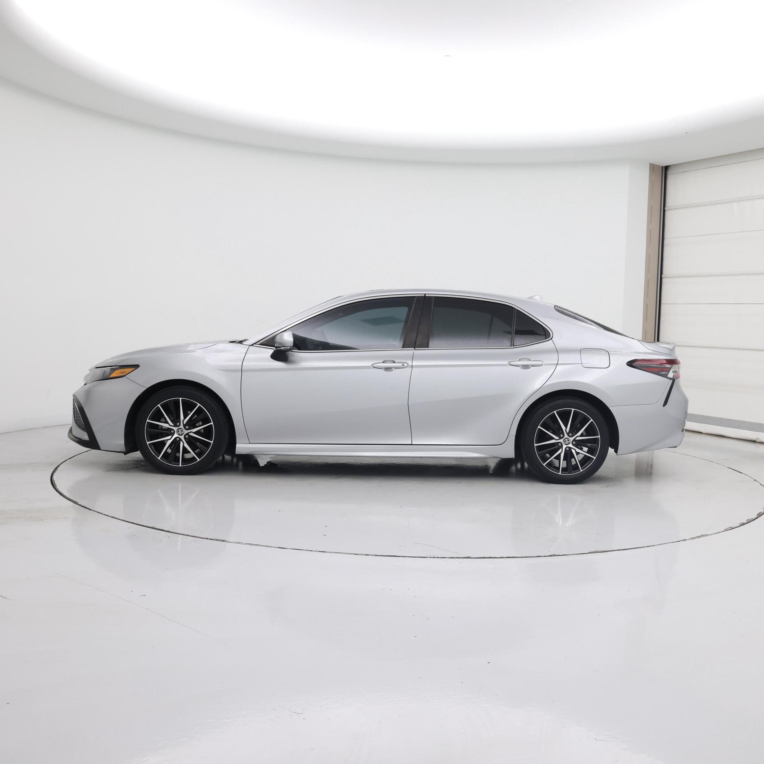 Thumbnail: 2022 Toyota Camry - 3