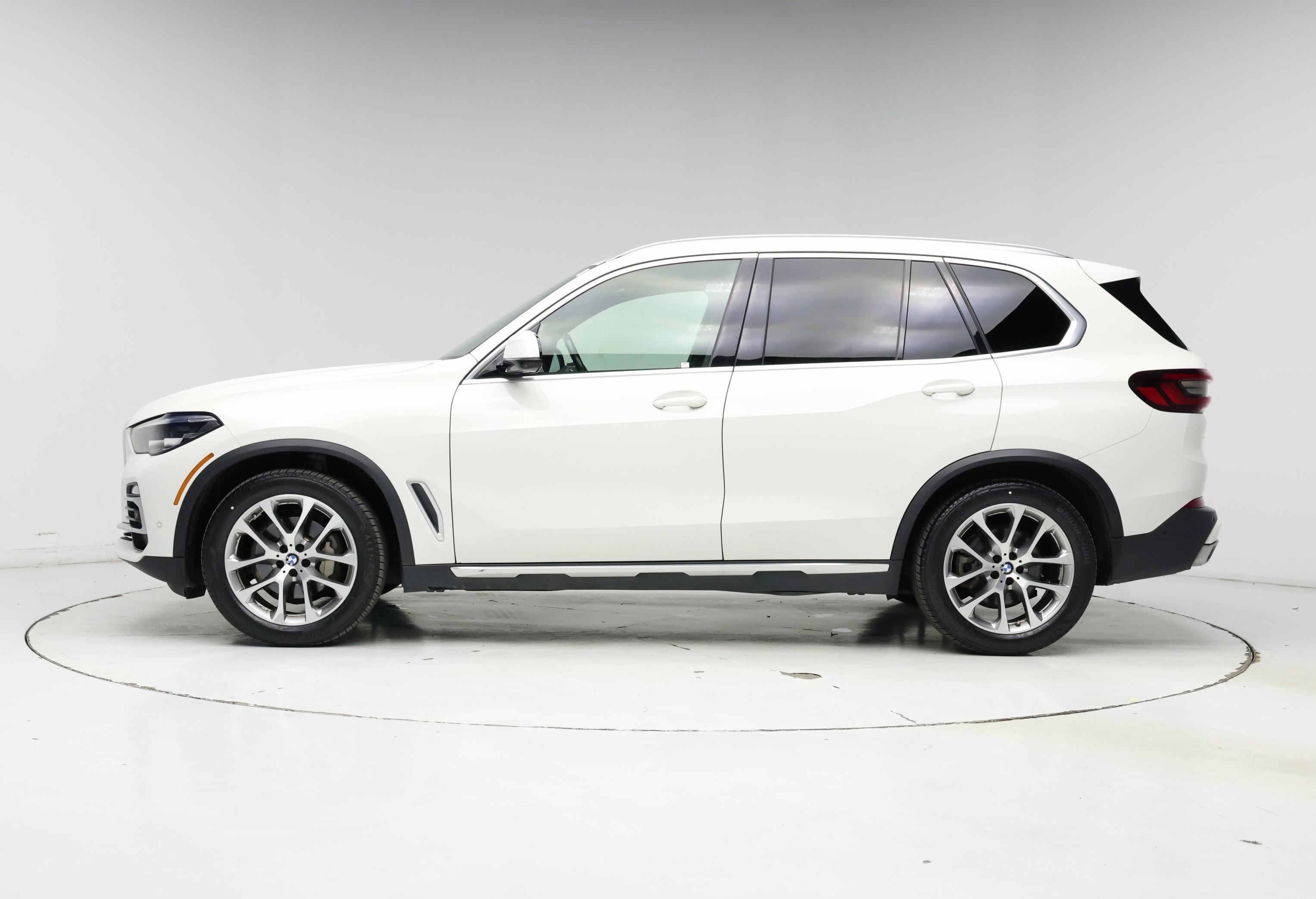 Thumbnail: 2021 BMW X5 - 3