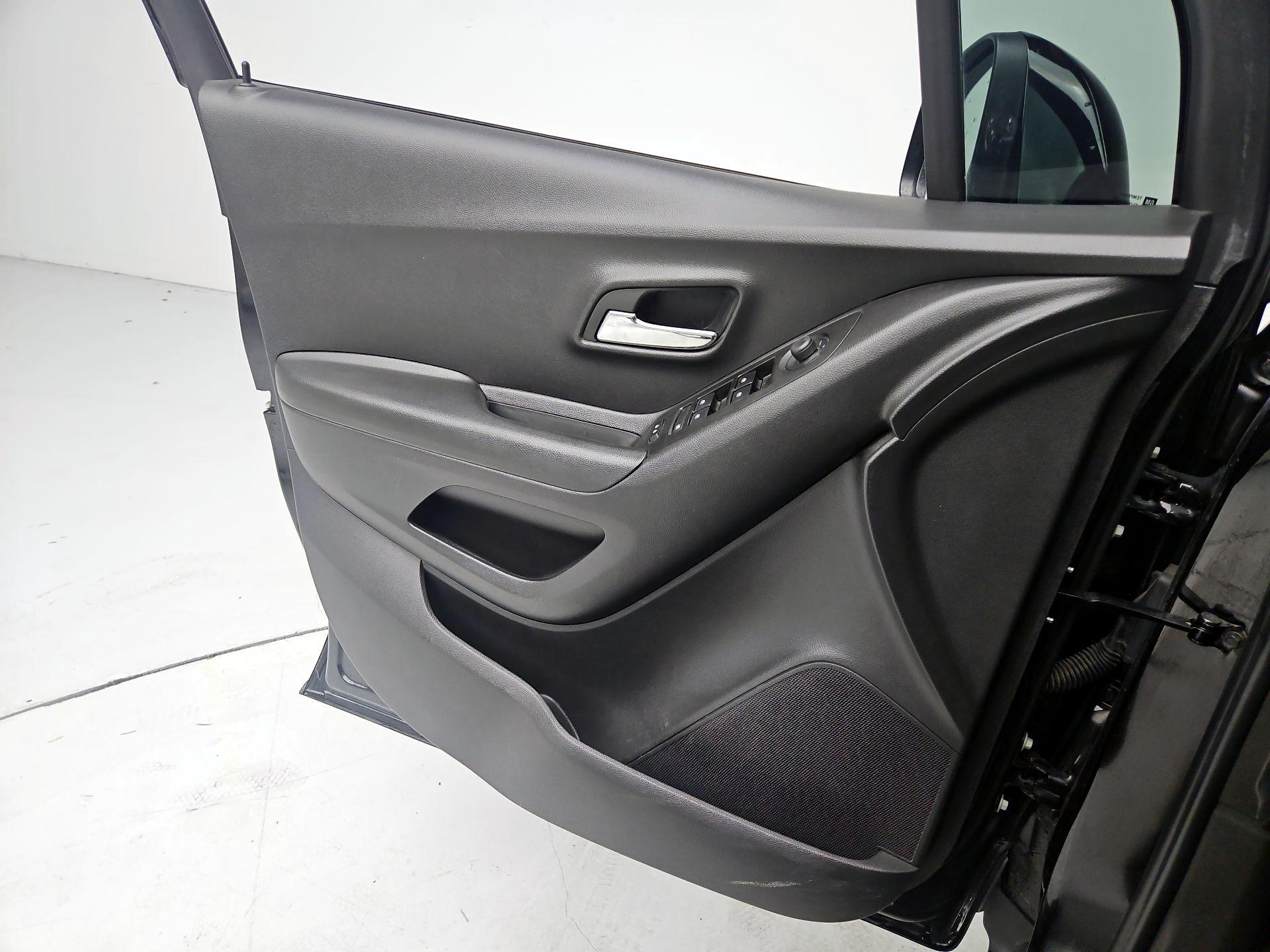 Thumbnail: 2022 Chevrolet Trax - 12