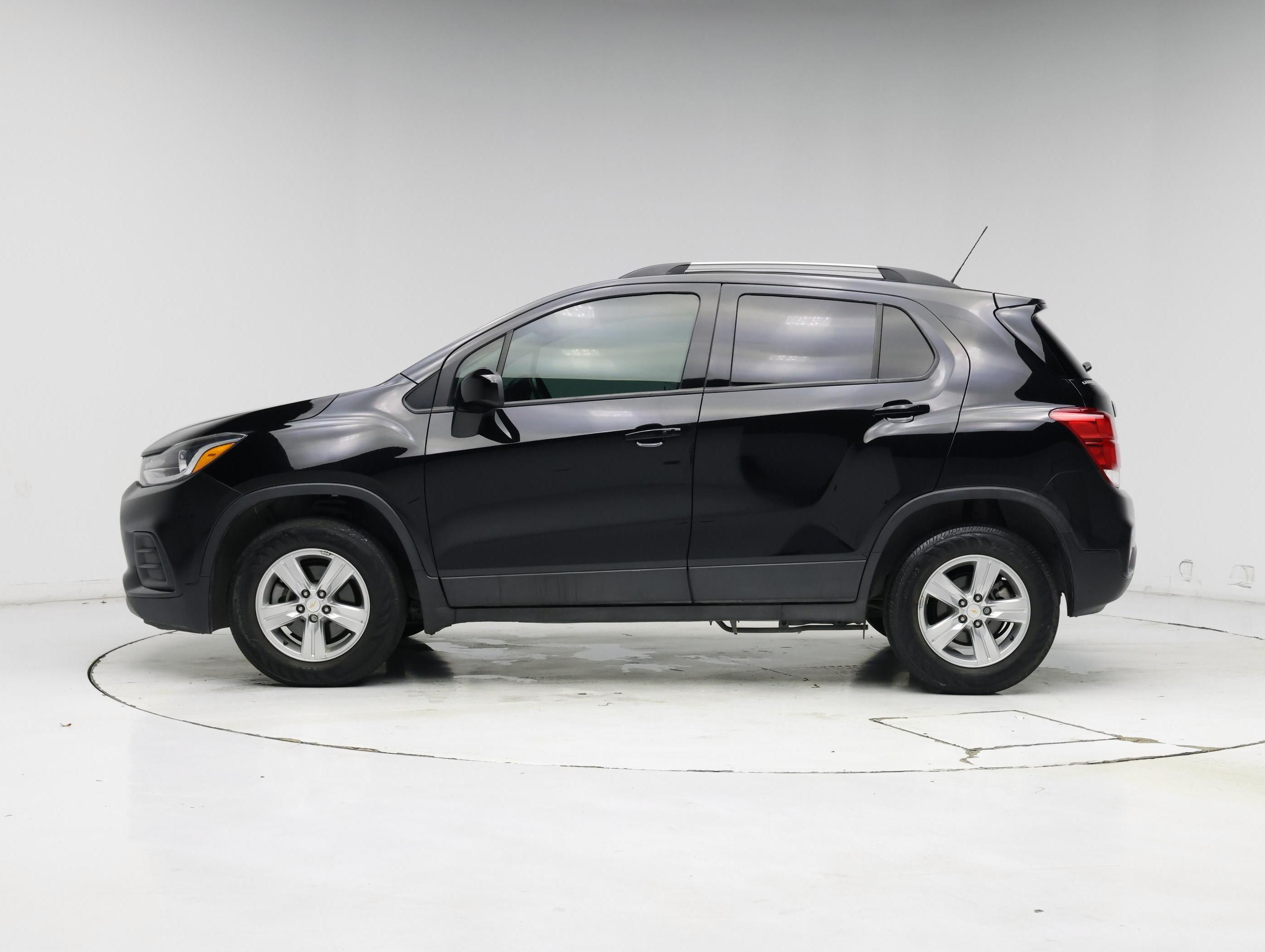 Thumbnail: 2022 Chevrolet Trax - 3