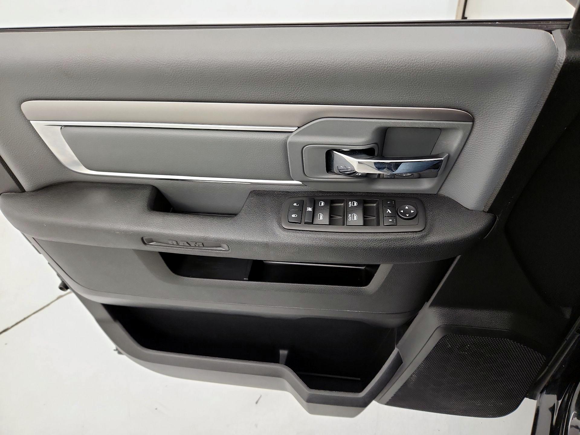 Thumbnail: 2022 RAM 1500 Classic - 12