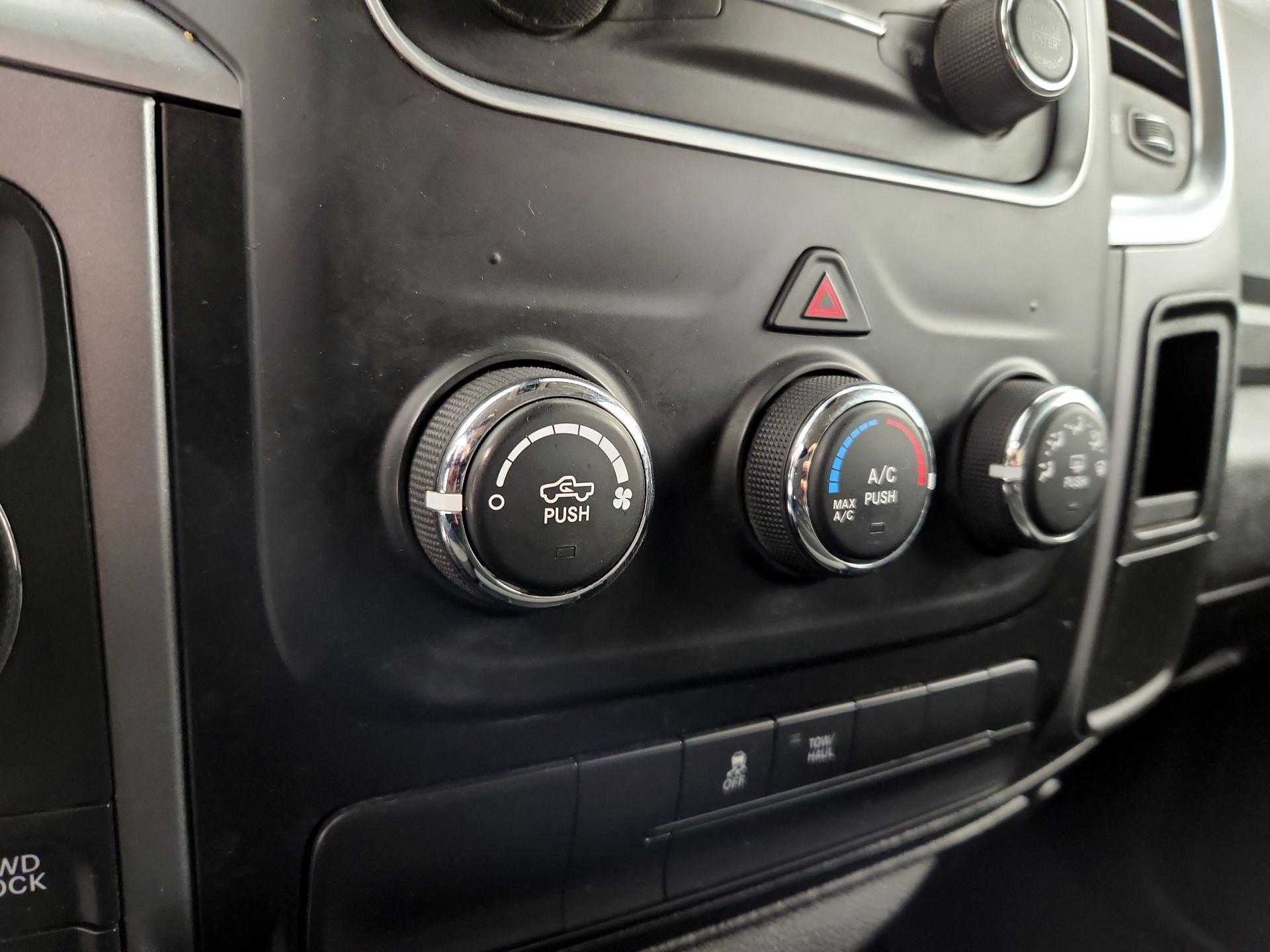 Thumbnail: 2022 RAM 1500 Classic - 16