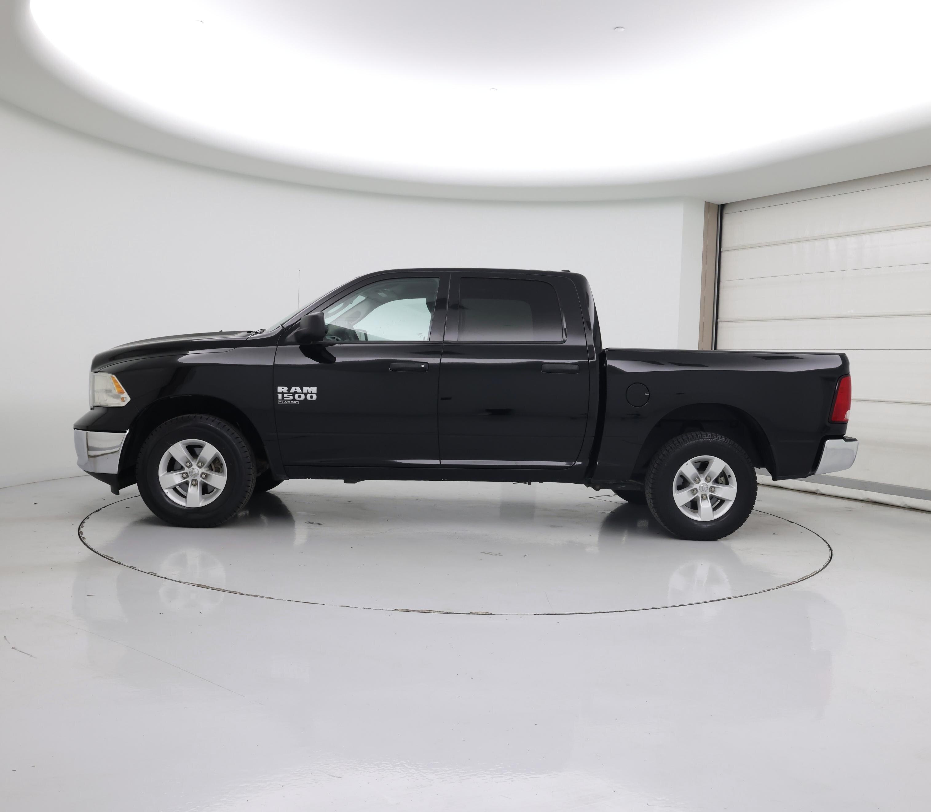 Thumbnail: 2022 RAM 1500 Classic - 3