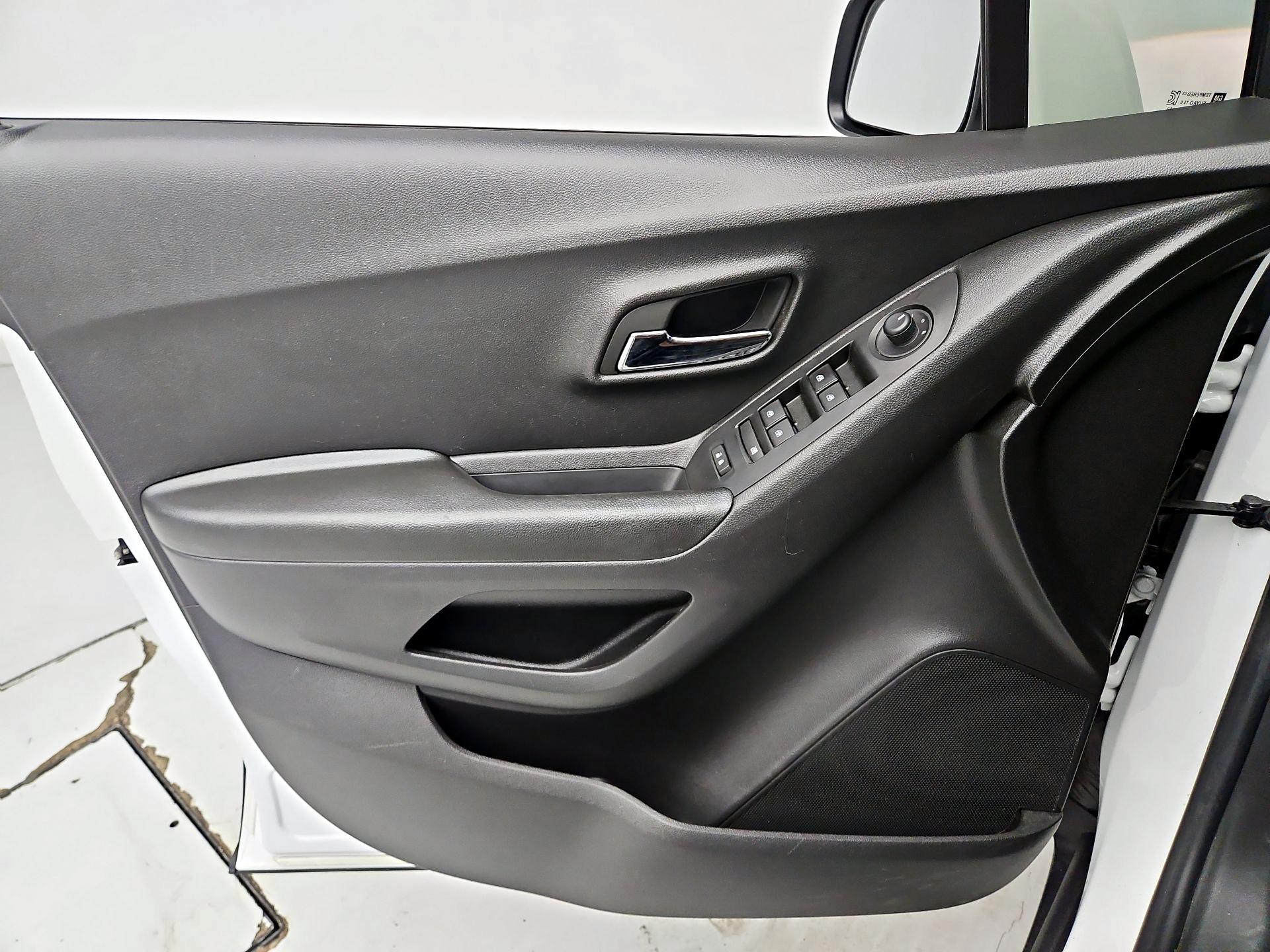 Thumbnail: 2022 Chevrolet Trax - 12