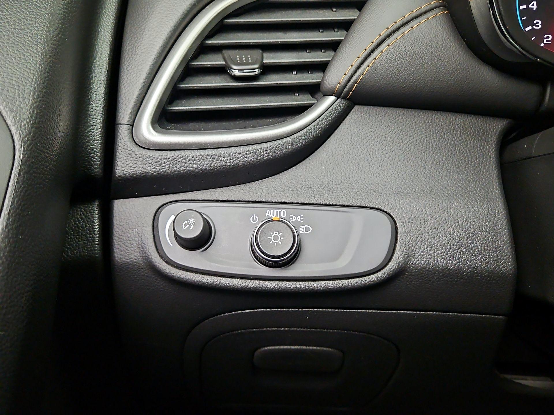 Thumbnail: 2022 Chevrolet Trax - 13