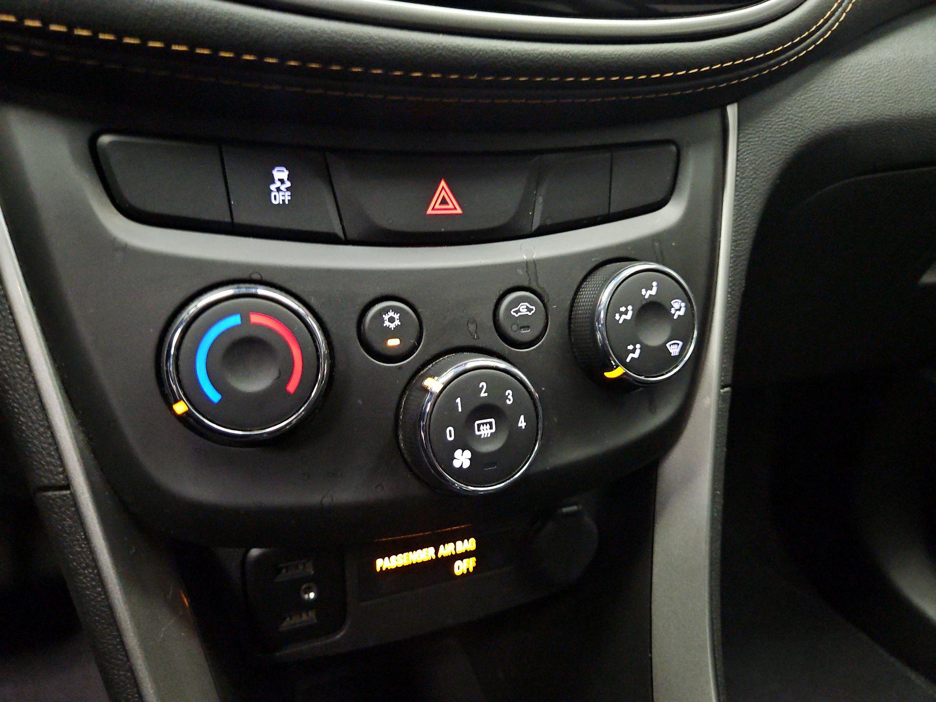 Thumbnail: 2022 Chevrolet Trax - 16