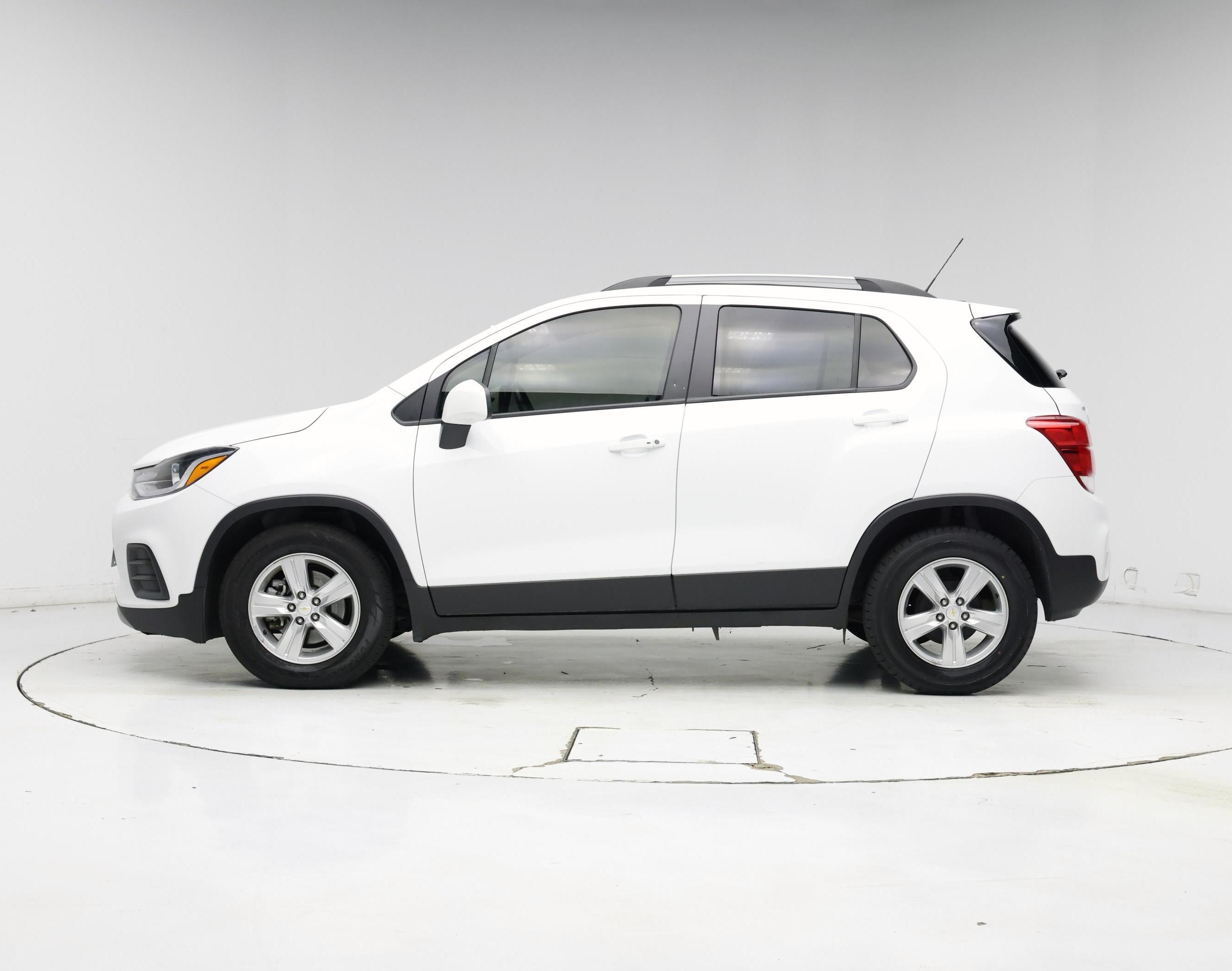 Thumbnail: 2022 Chevrolet Trax - 3