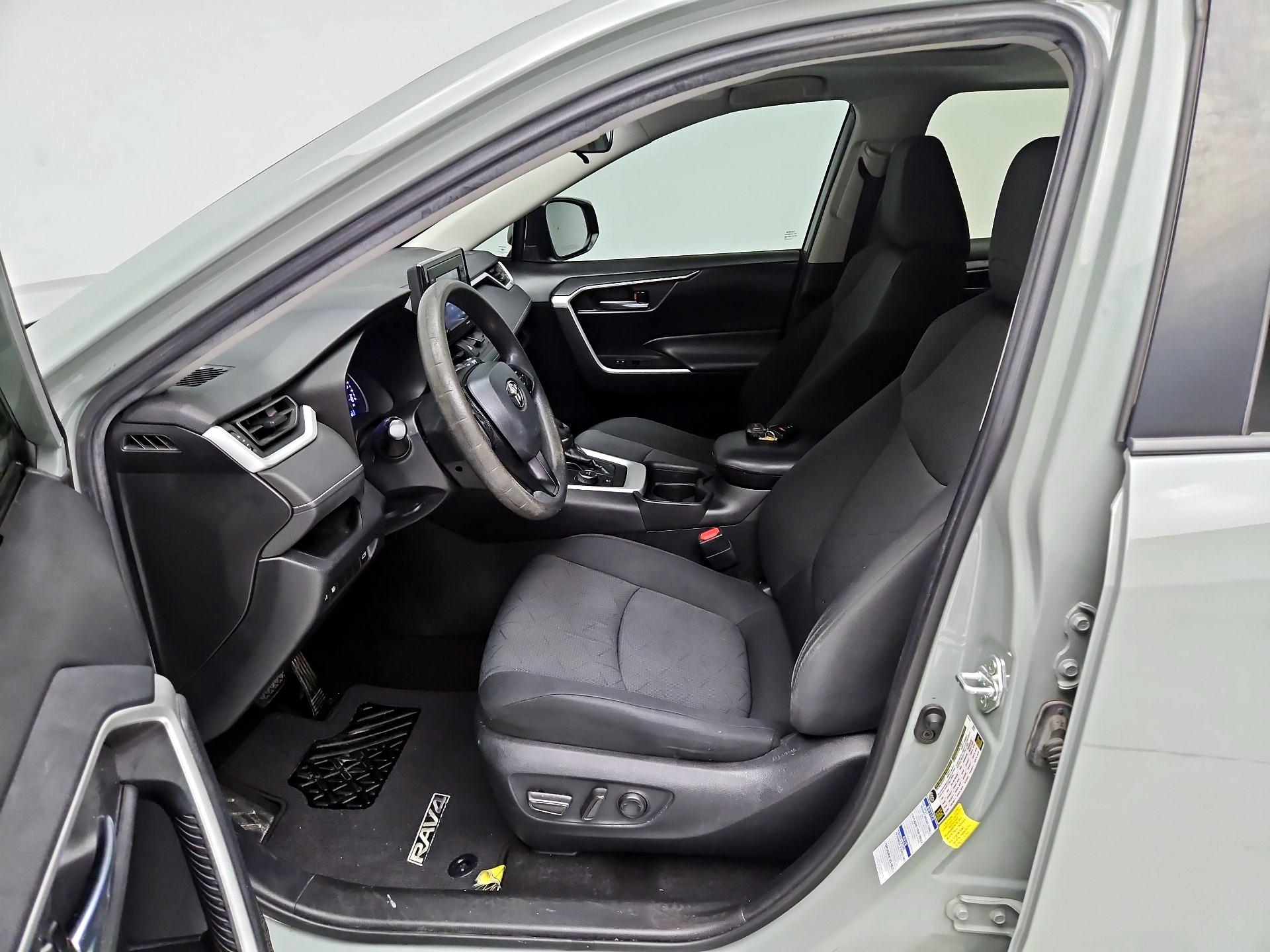 Thumbnail: 2021 Toyota RAV4 - 11