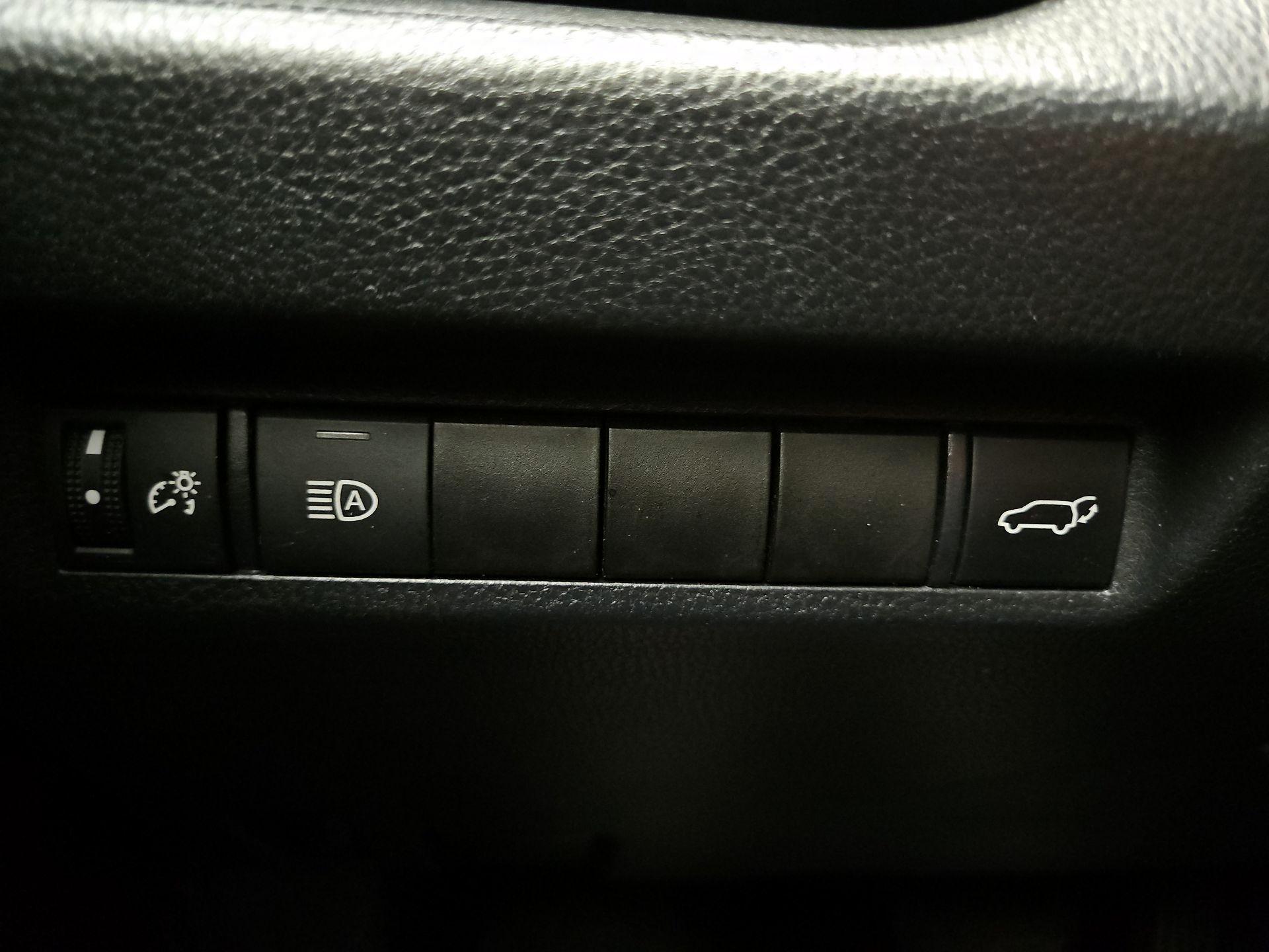 Thumbnail: 2021 Toyota RAV4 - 13