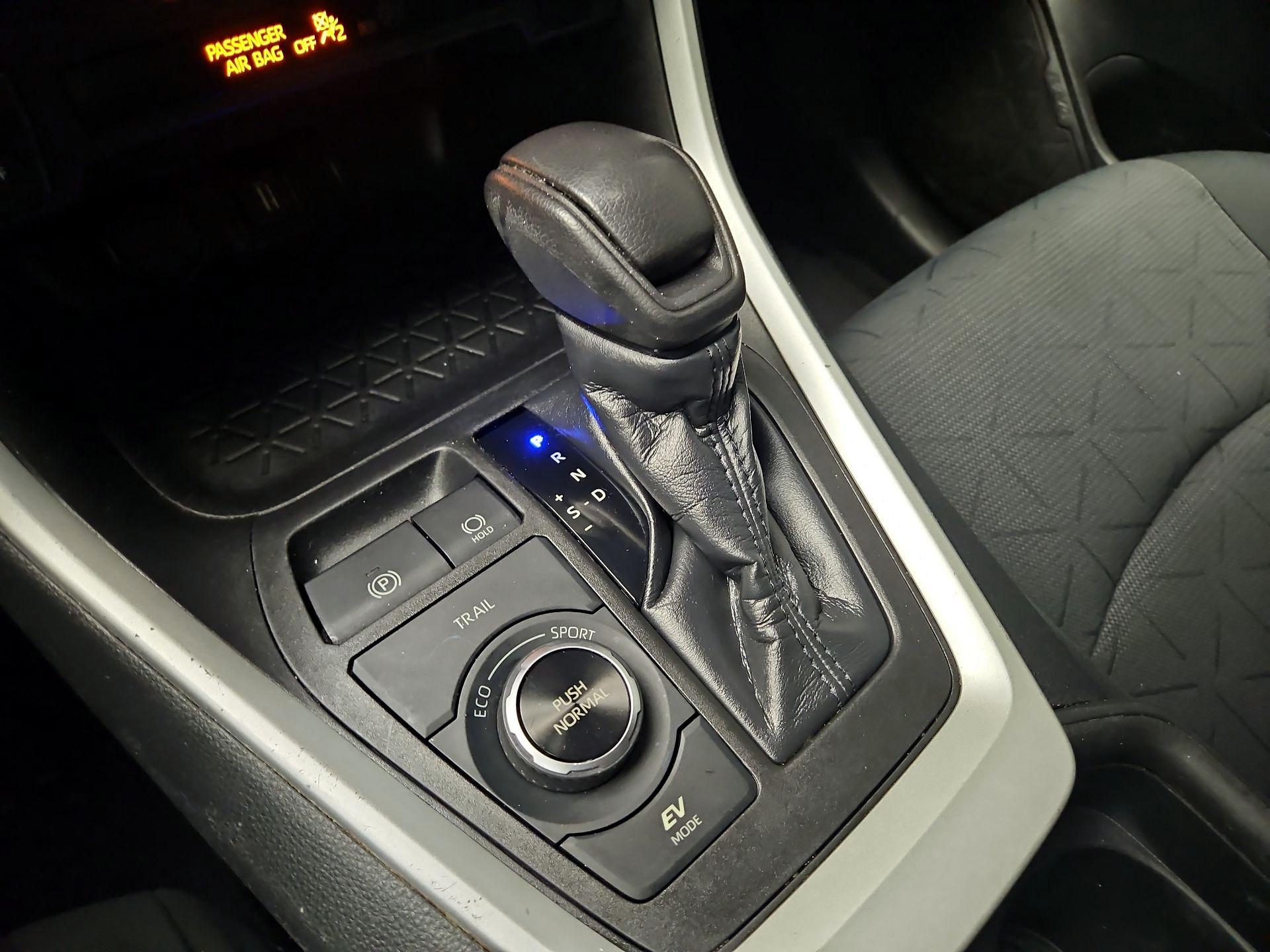 Thumbnail: 2021 Toyota RAV4 - 17