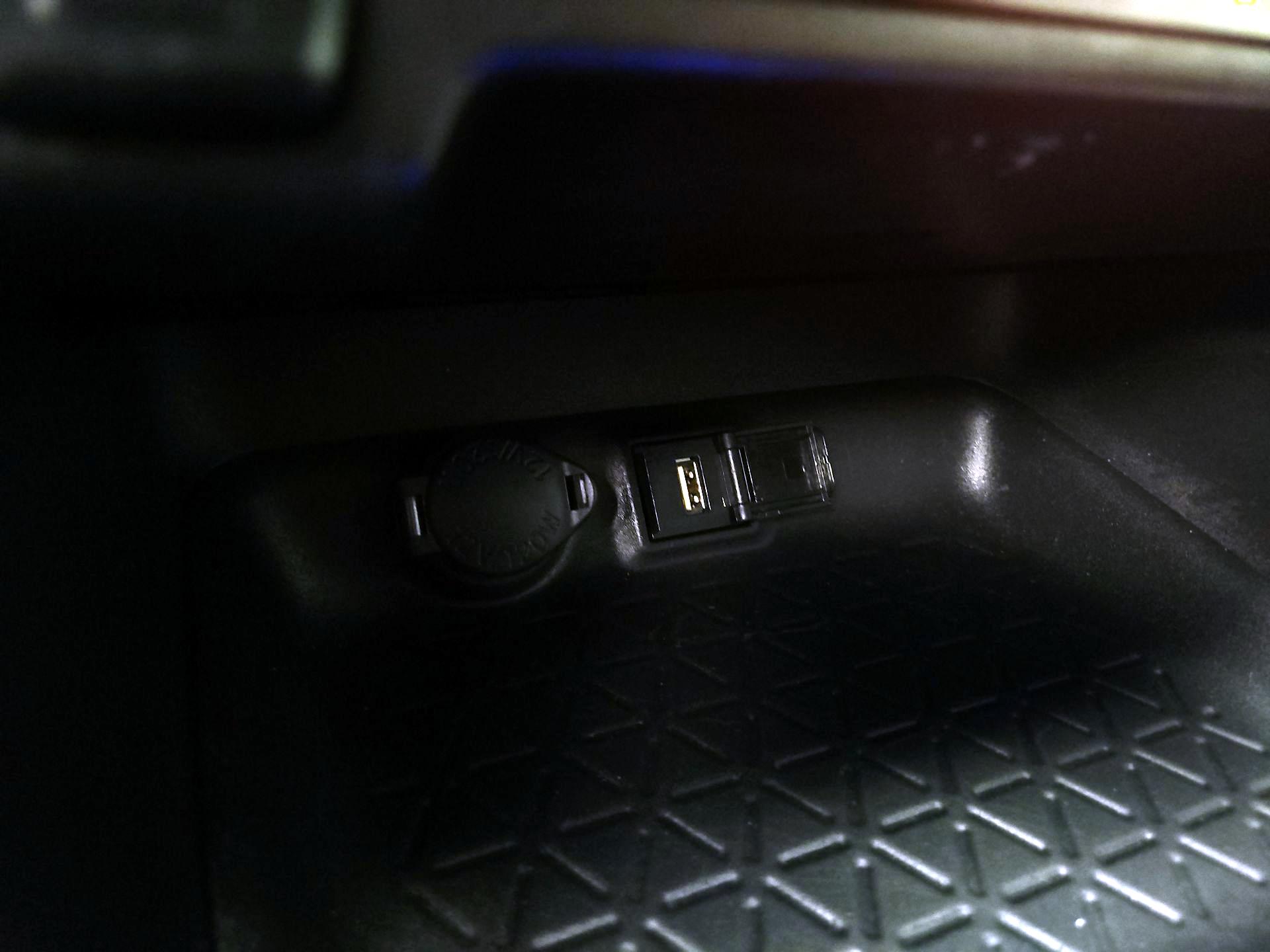 Thumbnail: 2021 Toyota RAV4 - 18