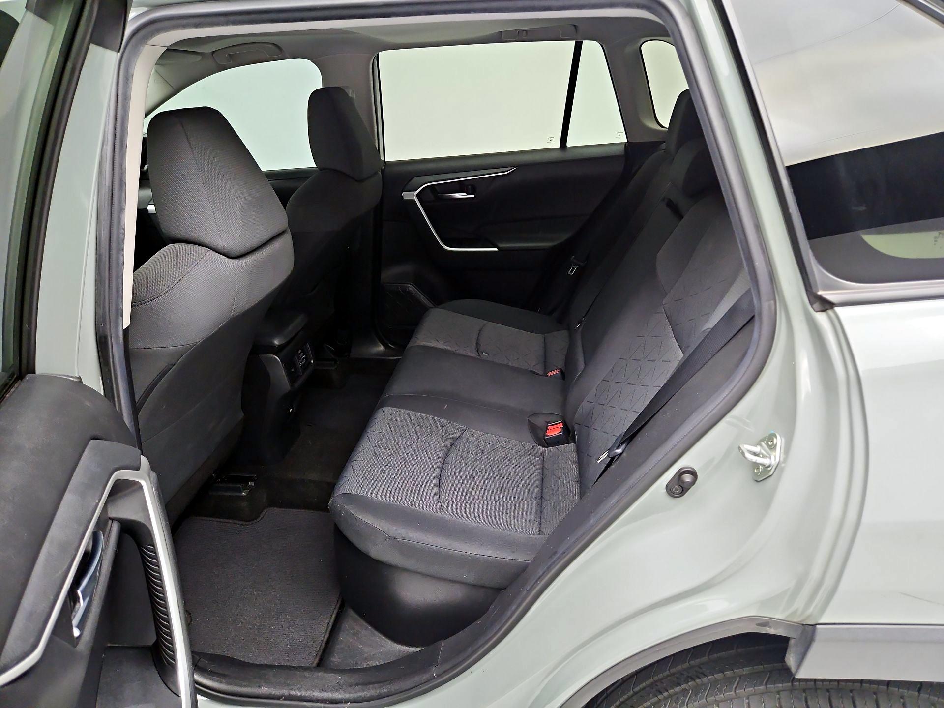 Thumbnail: 2021 Toyota RAV4 - 20