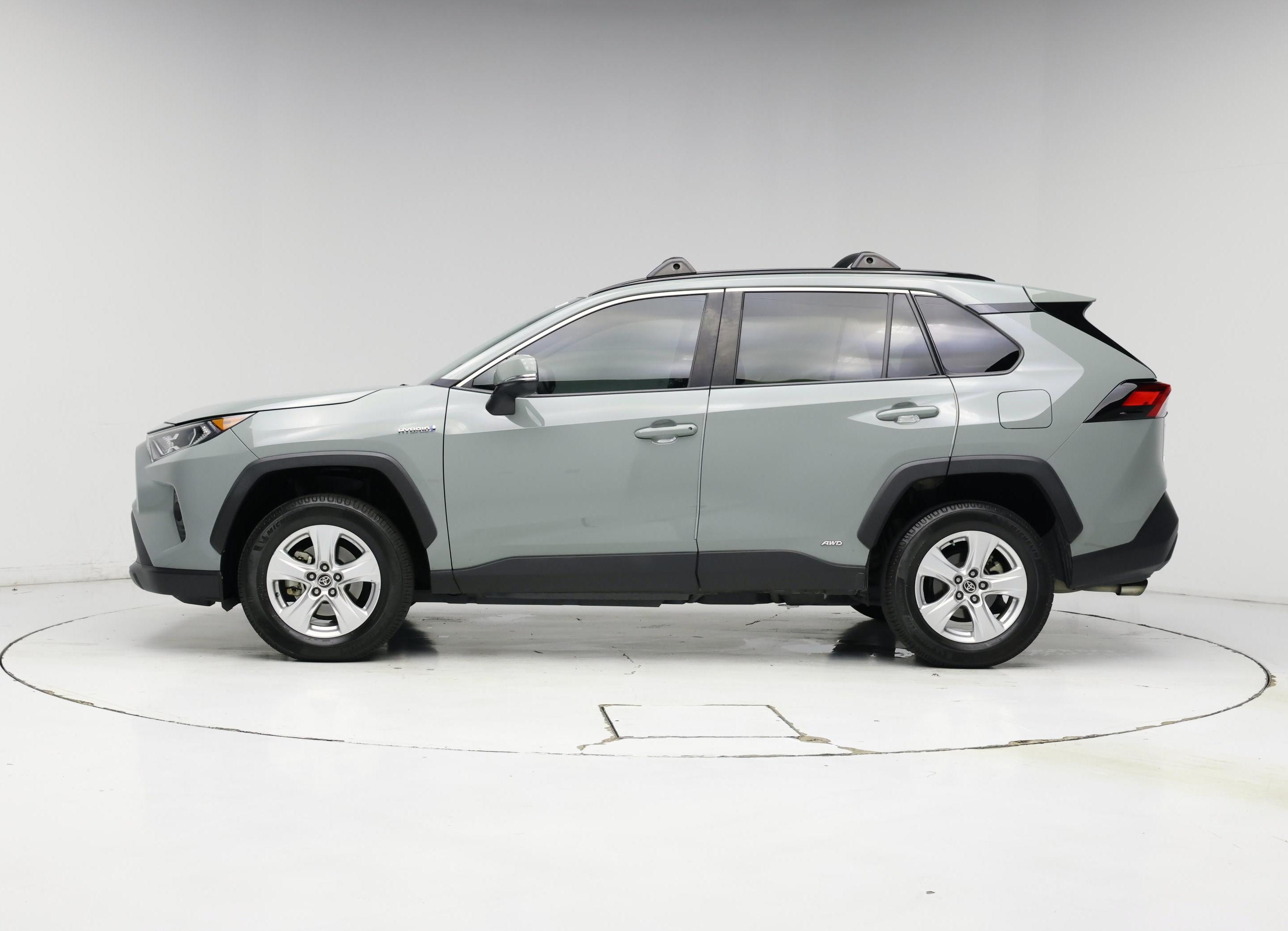 Thumbnail: 2021 Toyota RAV4 - 3