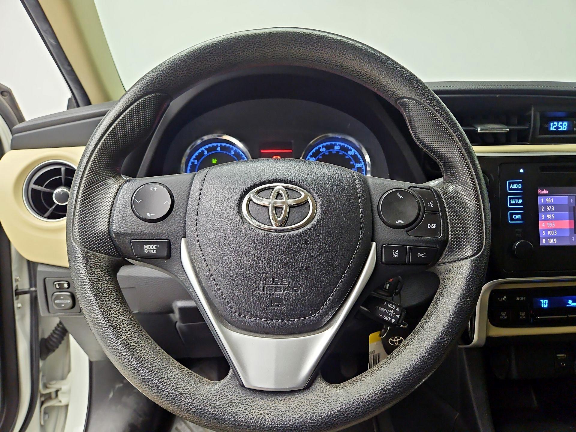 Thumbnail: 2017 Toyota Corolla - 10