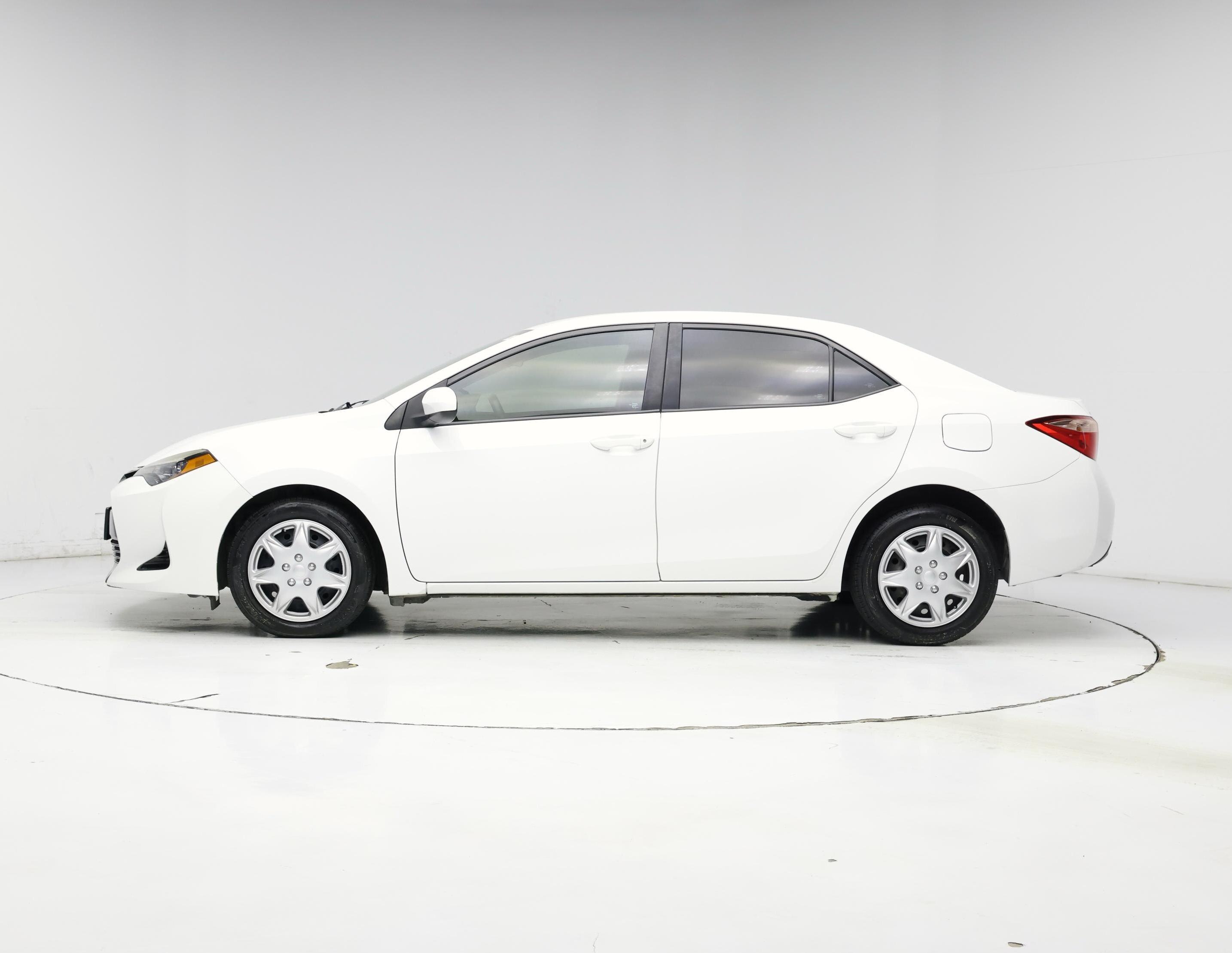 Thumbnail: 2017 Toyota Corolla - 3