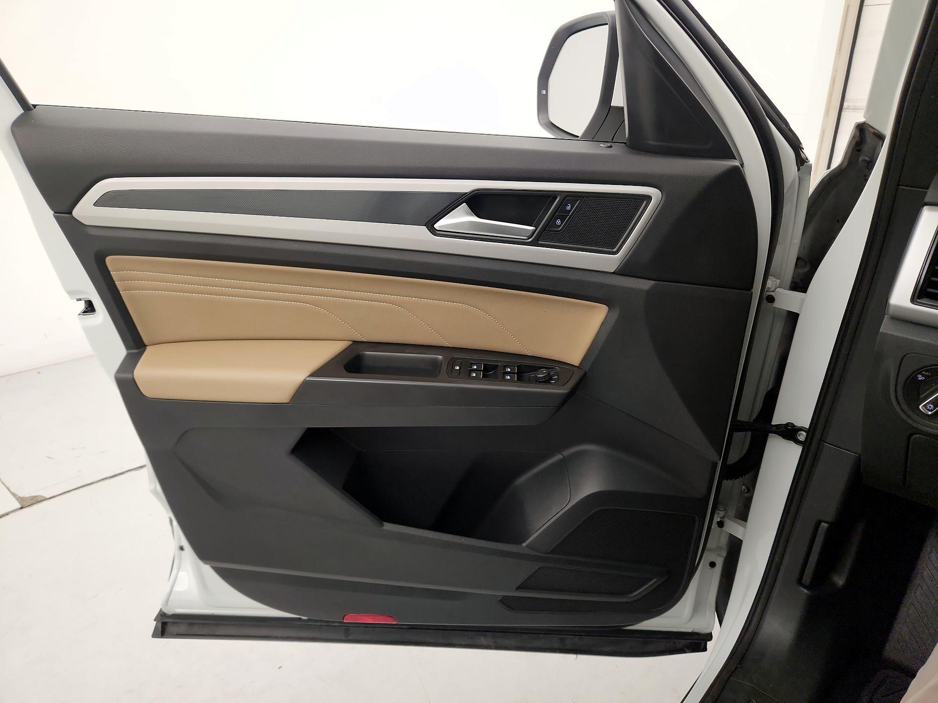 Thumbnail: 2022 Volkswagen Atlas - 12