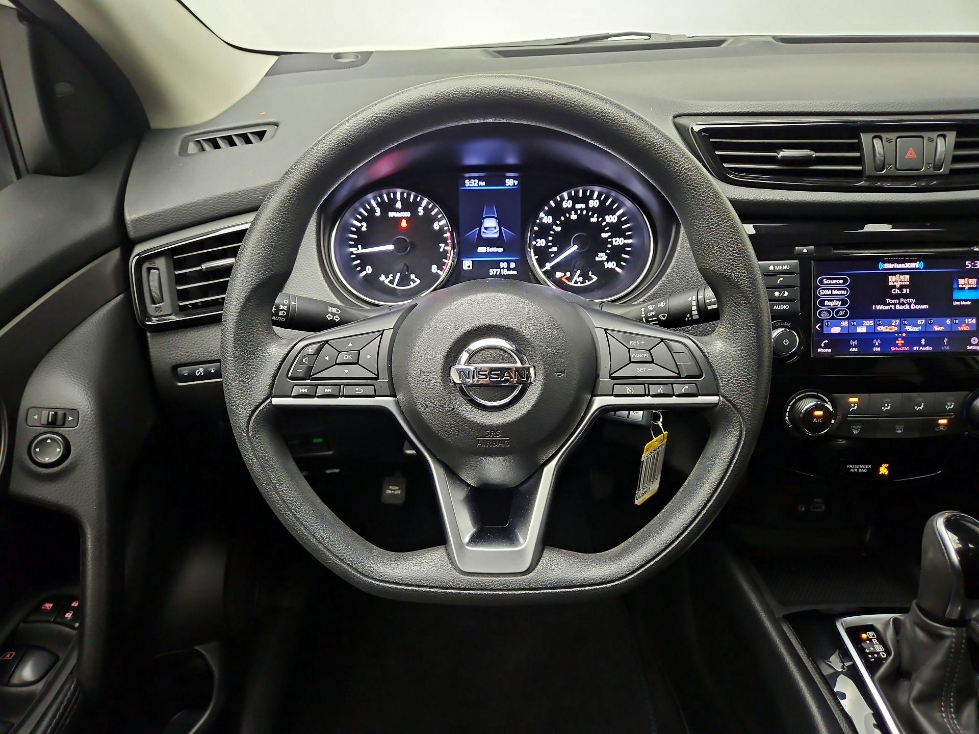 Thumbnail: 2020 Nissan Rogue Sport - 10