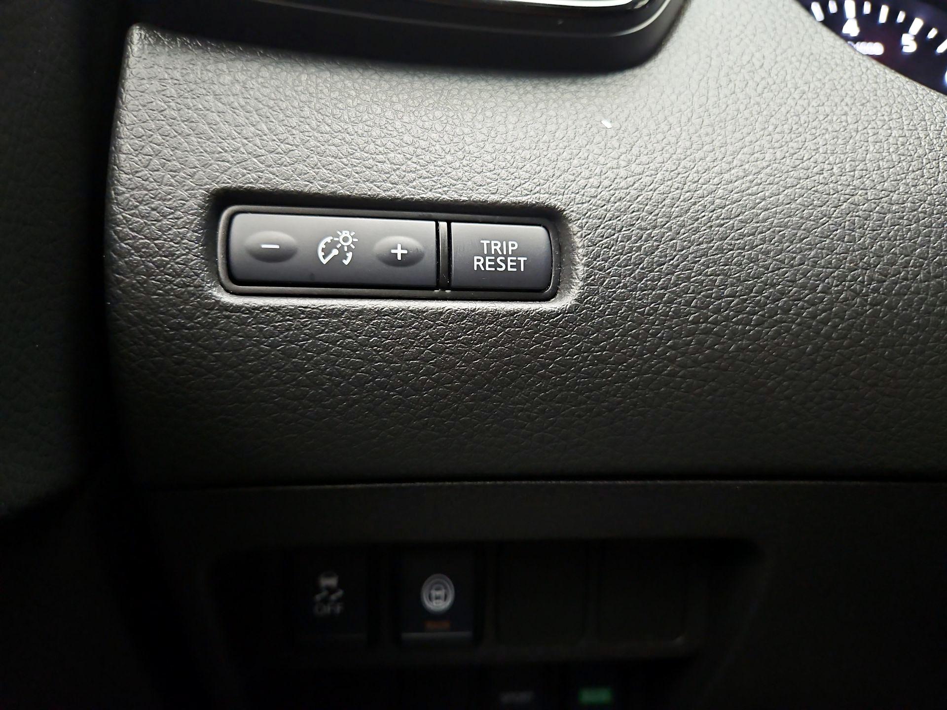 Thumbnail: 2020 Nissan Rogue Sport - 13