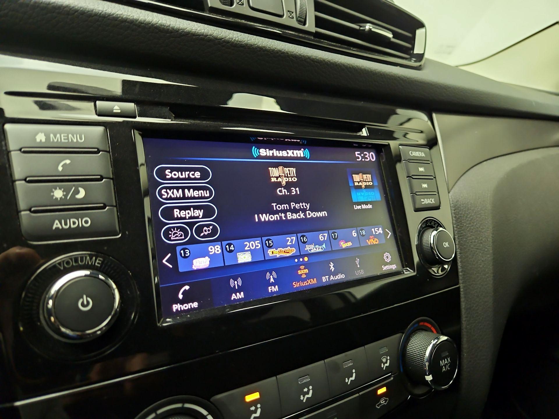 Thumbnail: 2020 Nissan Rogue Sport - 15