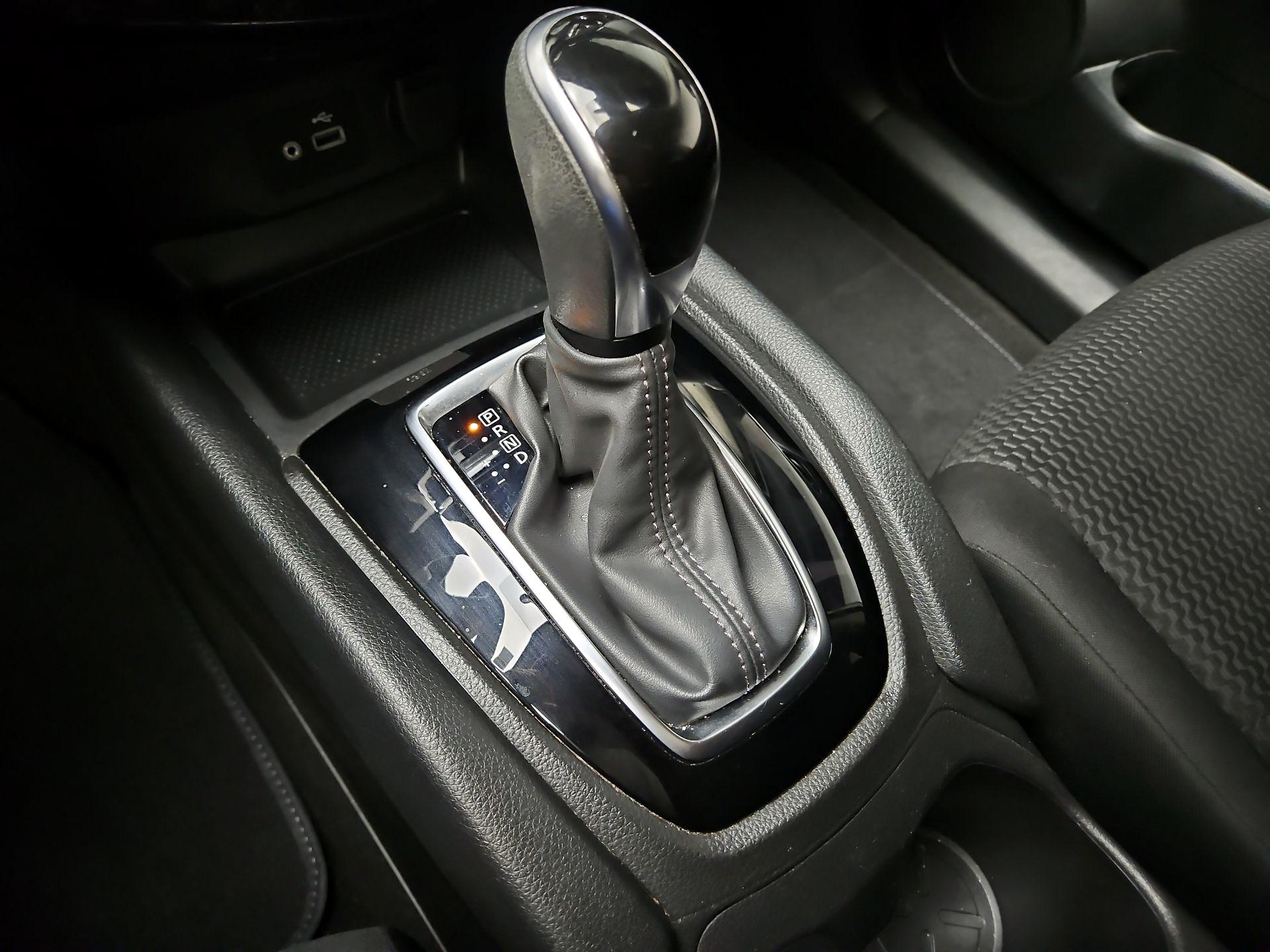 Thumbnail: 2020 Nissan Rogue Sport - 17