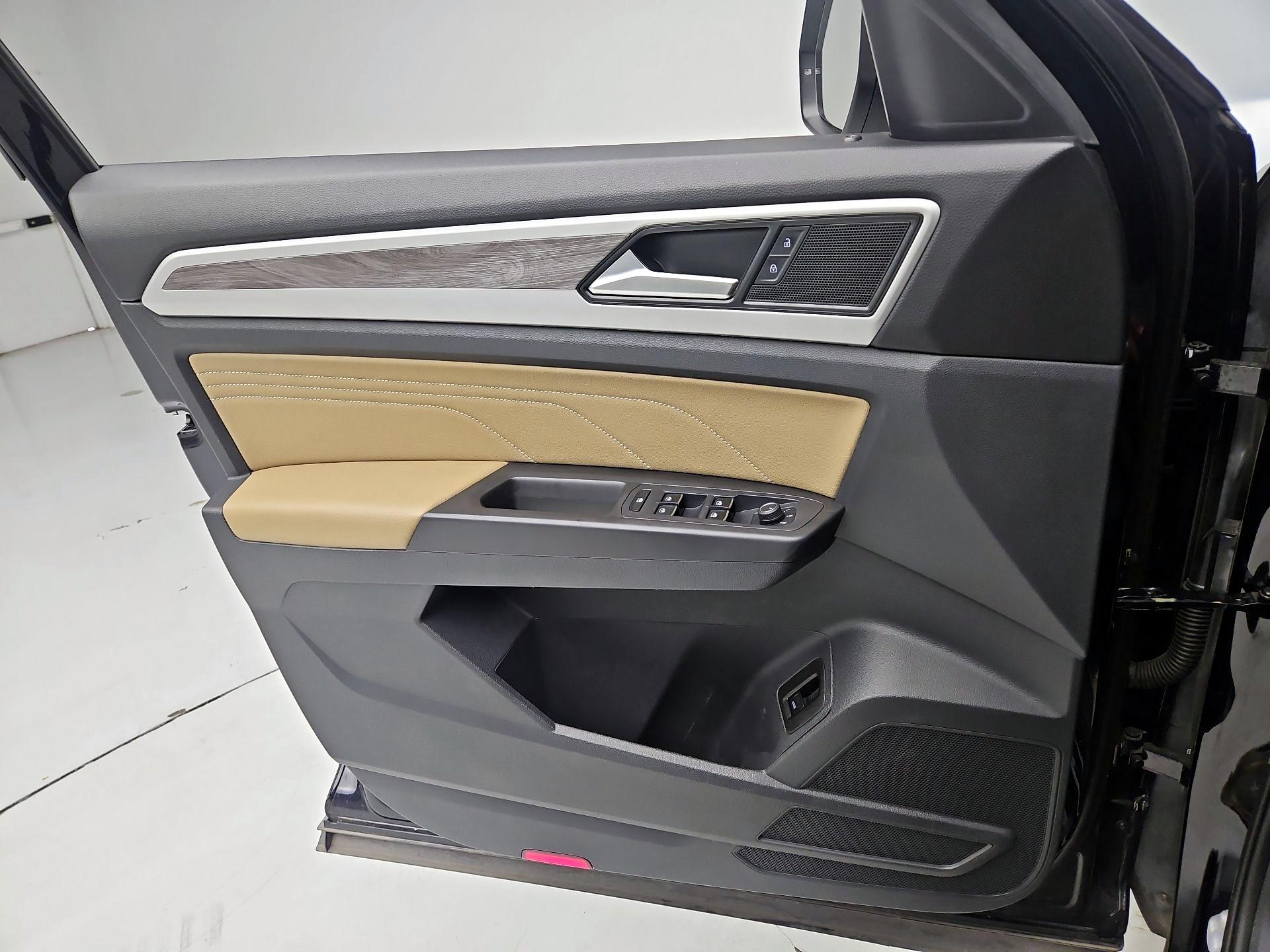 Thumbnail: 2021 Volkswagen Atlas - 12