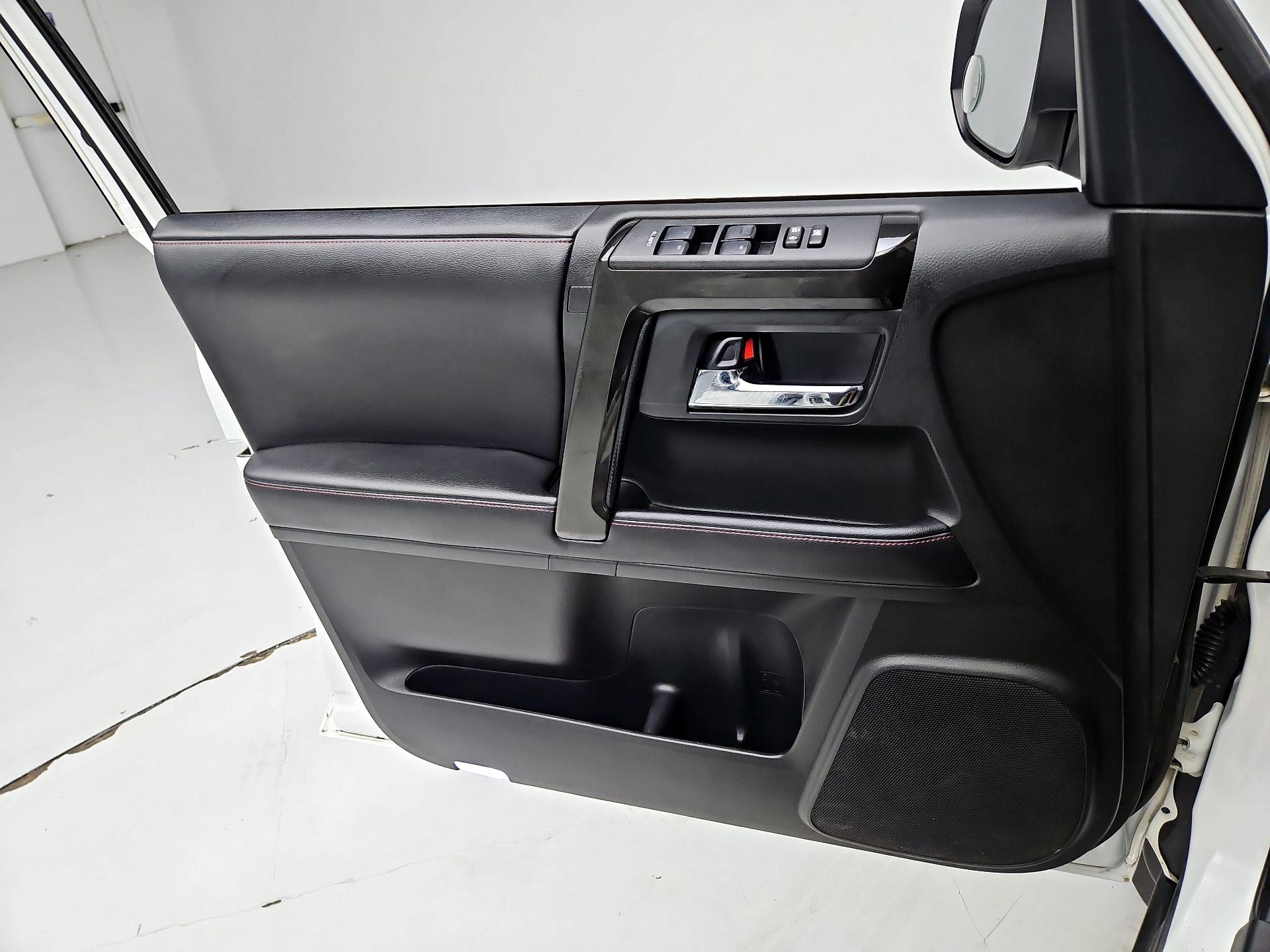 Thumbnail: 2018 Toyota 4Runner - 12