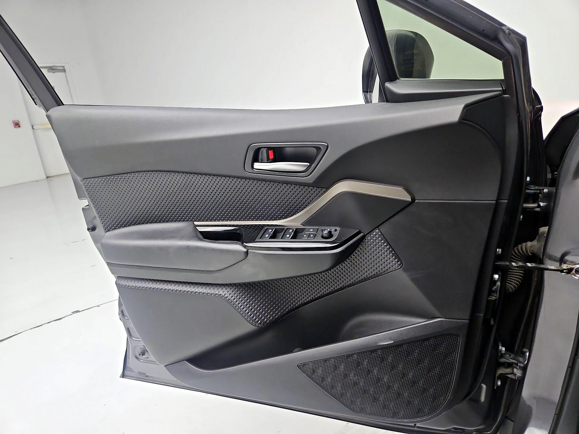 Thumbnail: 2019 Toyota C-HR - 12