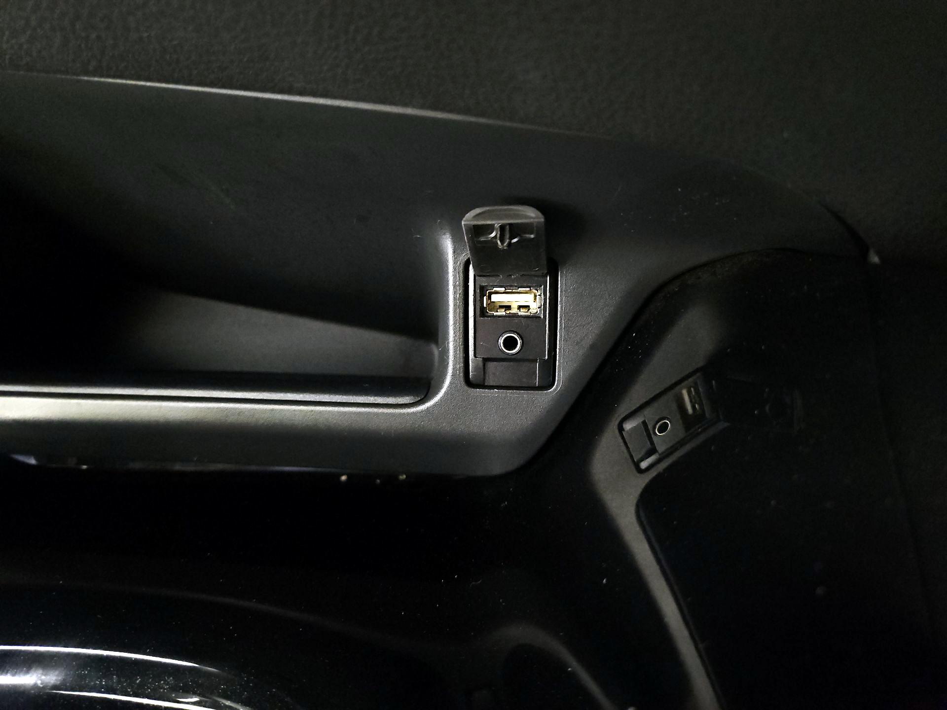 Thumbnail: 2019 Toyota C-HR - 18