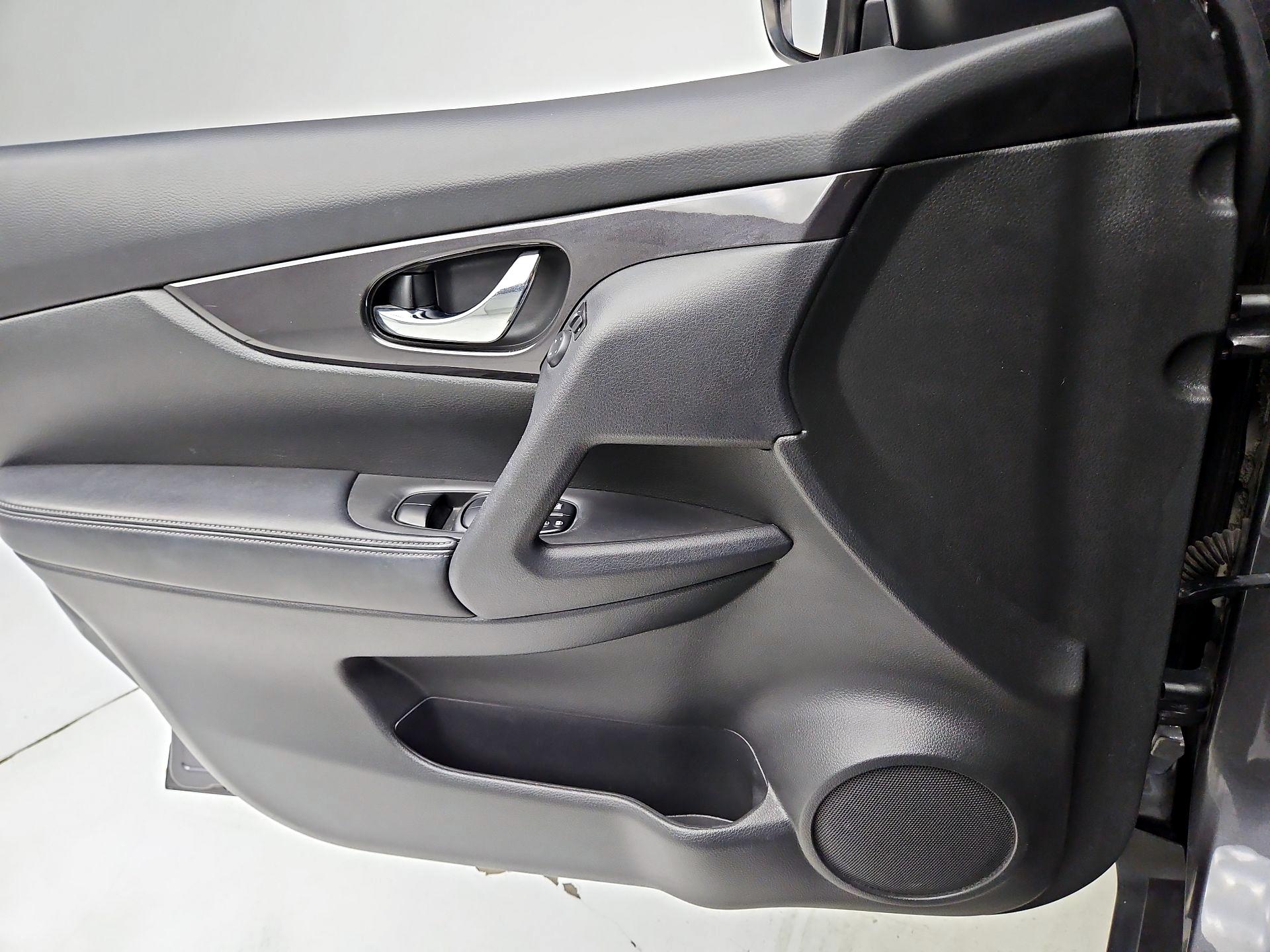 Thumbnail: 2018 Nissan Rogue - 12