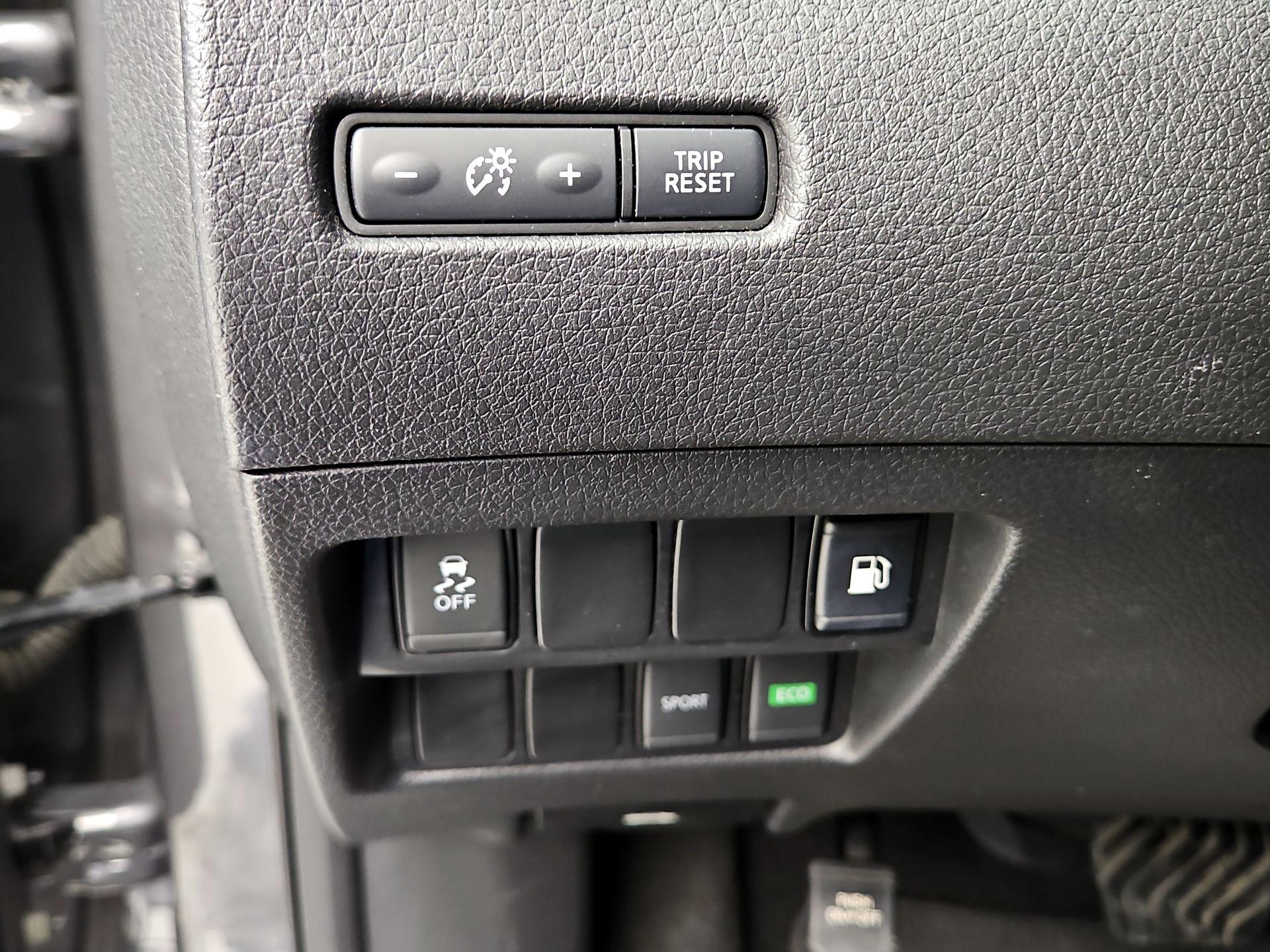 Thumbnail: 2018 Nissan Rogue - 13