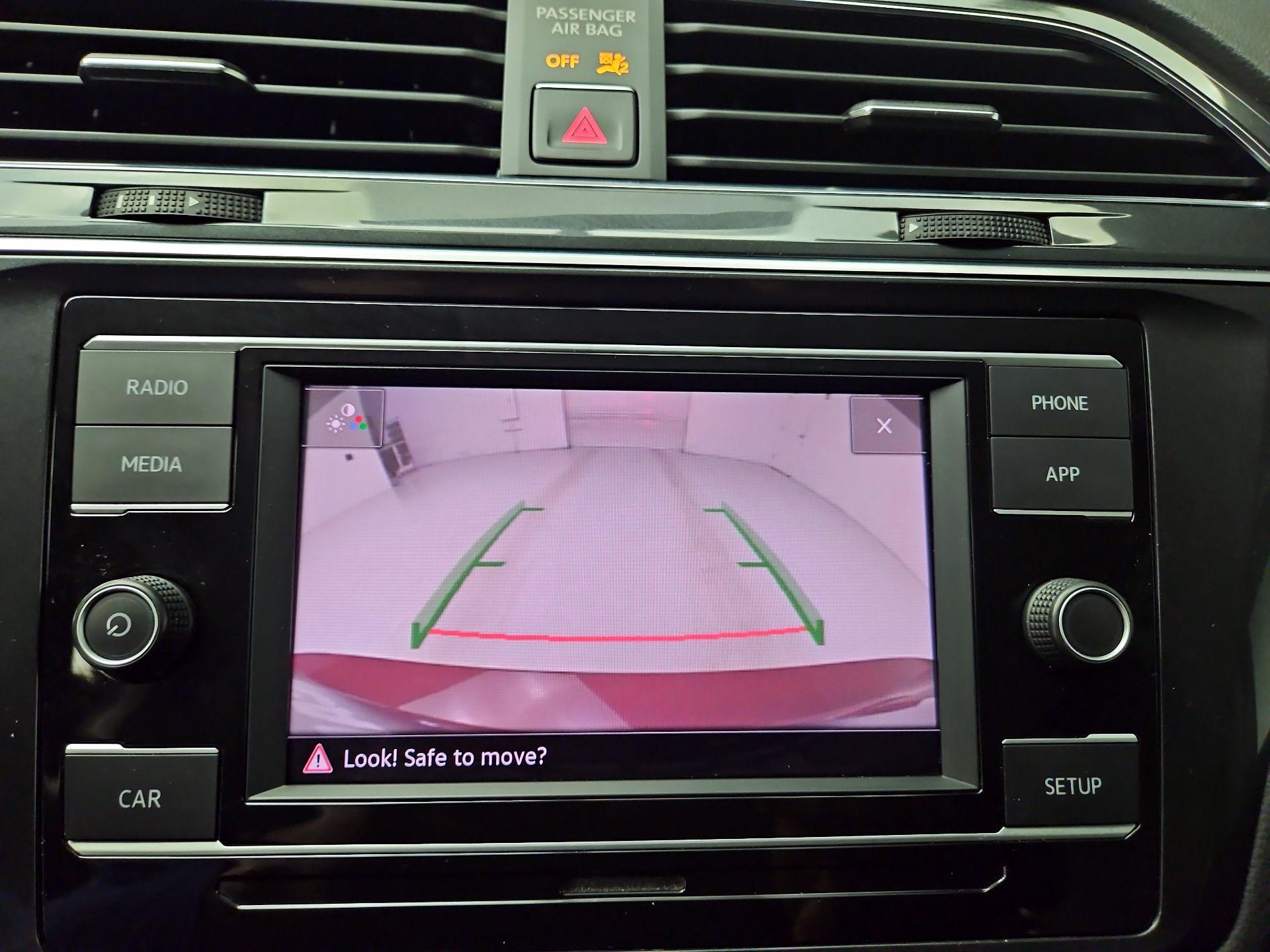 Thumbnail: 2018 Volkswagen Tiguan - 14