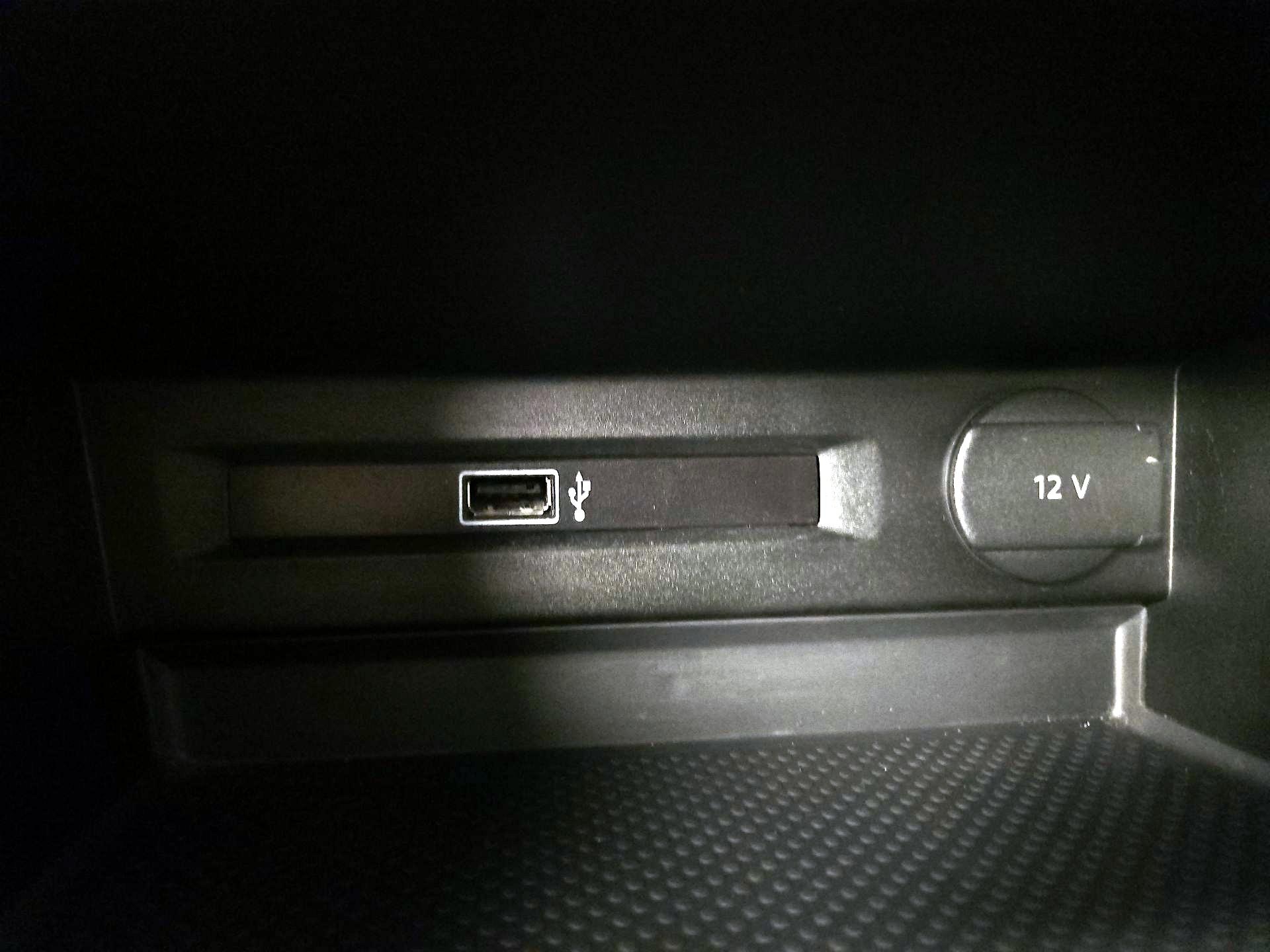 Thumbnail: 2018 Volkswagen Tiguan - 18