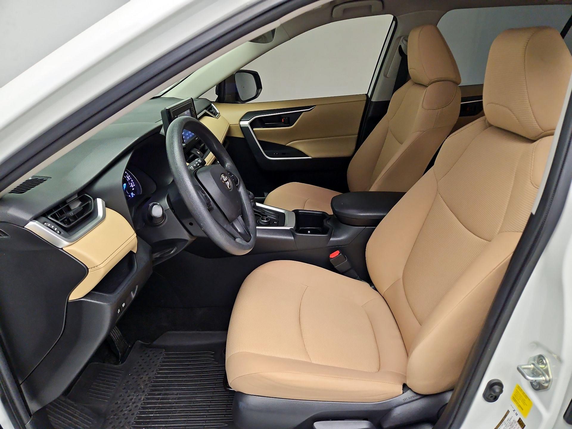 Thumbnail: 2022 Toyota RAV4 - 11