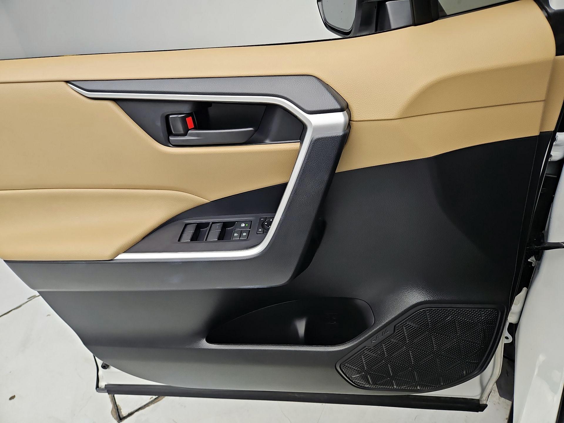 Thumbnail: 2022 Toyota RAV4 - 12